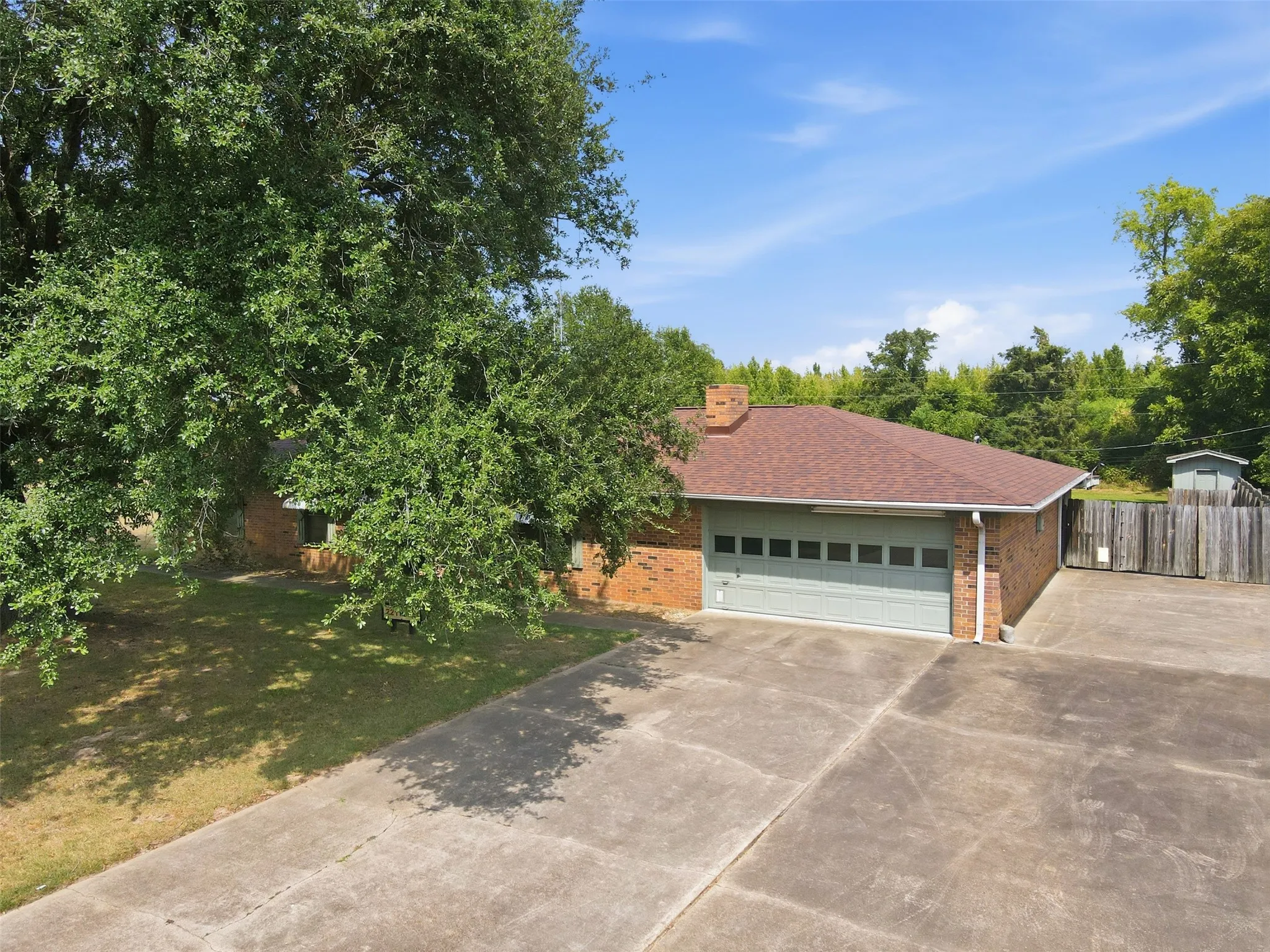 Single Family Residence For Sale in Titus County , 221 County Road 3220, Mt Pleasant, Texas 75455, 3 Bedroom, 2 Bathroom, 2 Garage spaces, 1,654 Sqft, built in 1978, mls#21385432, Real Estate Agent in Mt Pleasant, Homes For Sale in Titus county, Homes For Sale in Mt Pleasant, Realtor in Mt Pleasant Texas, Real Estate Brokerage Independent Realty Texas, Luminita Cordes Realtor