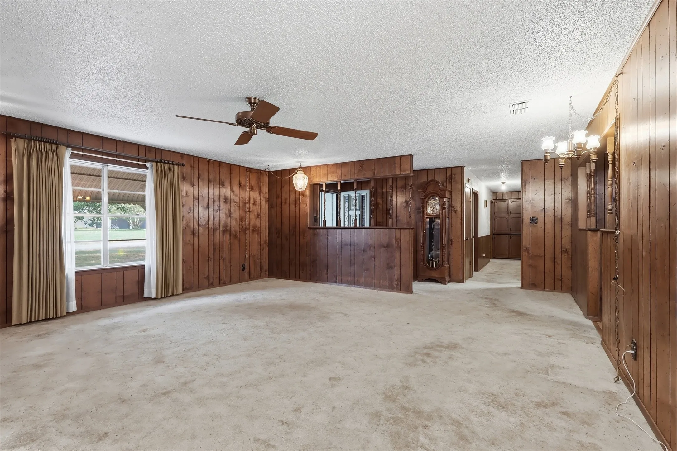 Single Family Residence For Sale in Titus County , 221 County Road 3220, Mt Pleasant, Texas 75455, 3 Bedroom, 2 Bathroom, 2 Garage spaces, 1,654 Sqft, built in 1978, mls#21385432, Real Estate Agent in Mt Pleasant, Homes For Sale in Titus county, Homes For Sale in Mt Pleasant, Realtor in Mt Pleasant Texas, Real Estate Brokerage Independent Realty Texas, Luminita Cordes Realtor