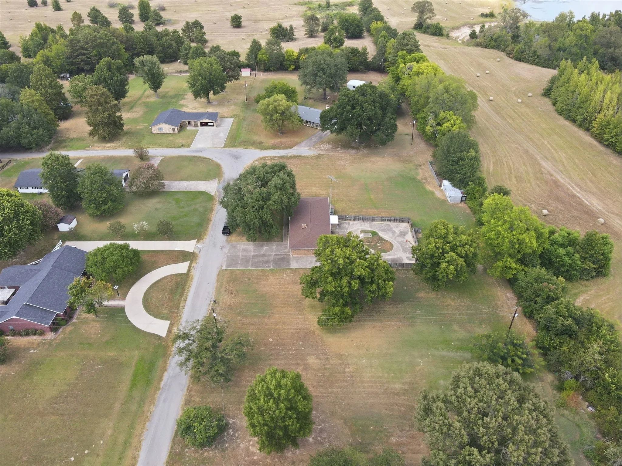 Single Family Residence For Sale in Titus County , 221 County Road 3220, Mt Pleasant, Texas 75455, 3 Bedroom, 2 Bathroom, 2 Garage spaces, 1,654 Sqft, built in 1978, mls#21385432, Real Estate Agent in Mt Pleasant, Homes For Sale in Titus county, Homes For Sale in Mt Pleasant, Realtor in Mt Pleasant Texas, Real Estate Brokerage Independent Realty Texas, Luminita Cordes Realtor