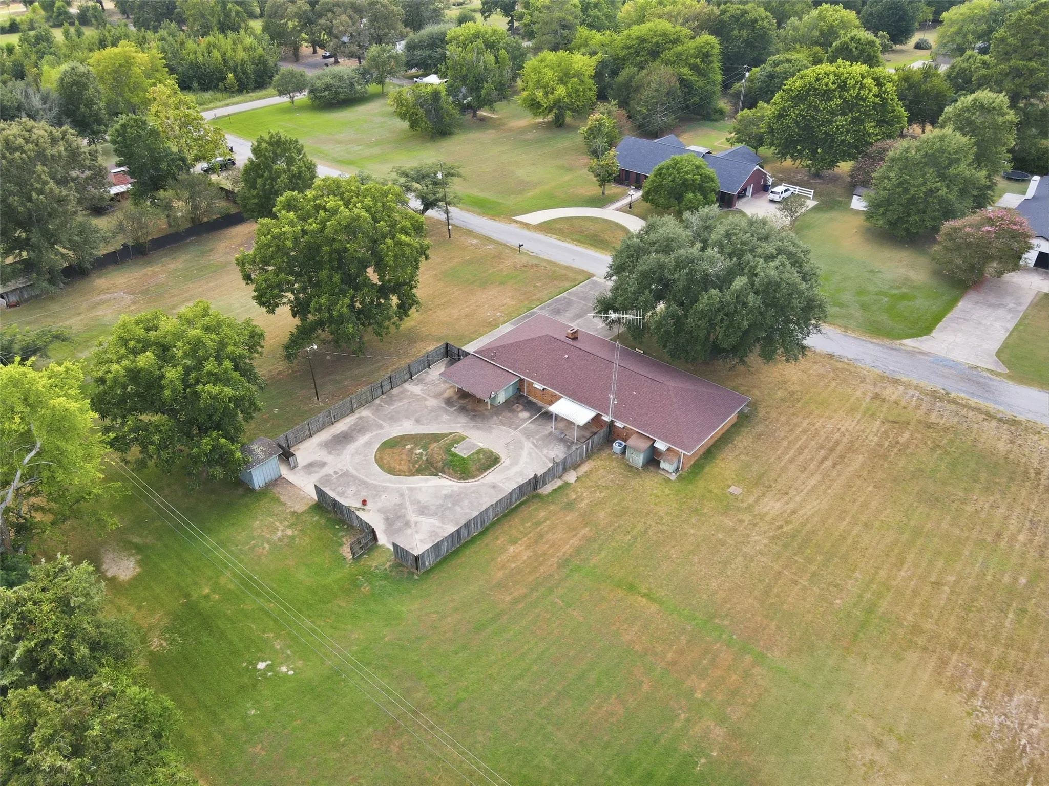 Single Family Residence For Sale in Titus County , 221 County Road 3220, Mt Pleasant, Texas 75455, 3 Bedroom, 2 Bathroom, 2 Garage spaces, 1,654 Sqft, built in 1978, mls#21385432, Real Estate Agent in Mt Pleasant, Homes For Sale in Titus county, Homes For Sale in Mt Pleasant, Realtor in Mt Pleasant Texas, Real Estate Brokerage Independent Realty Texas, Luminita Cordes Realtor