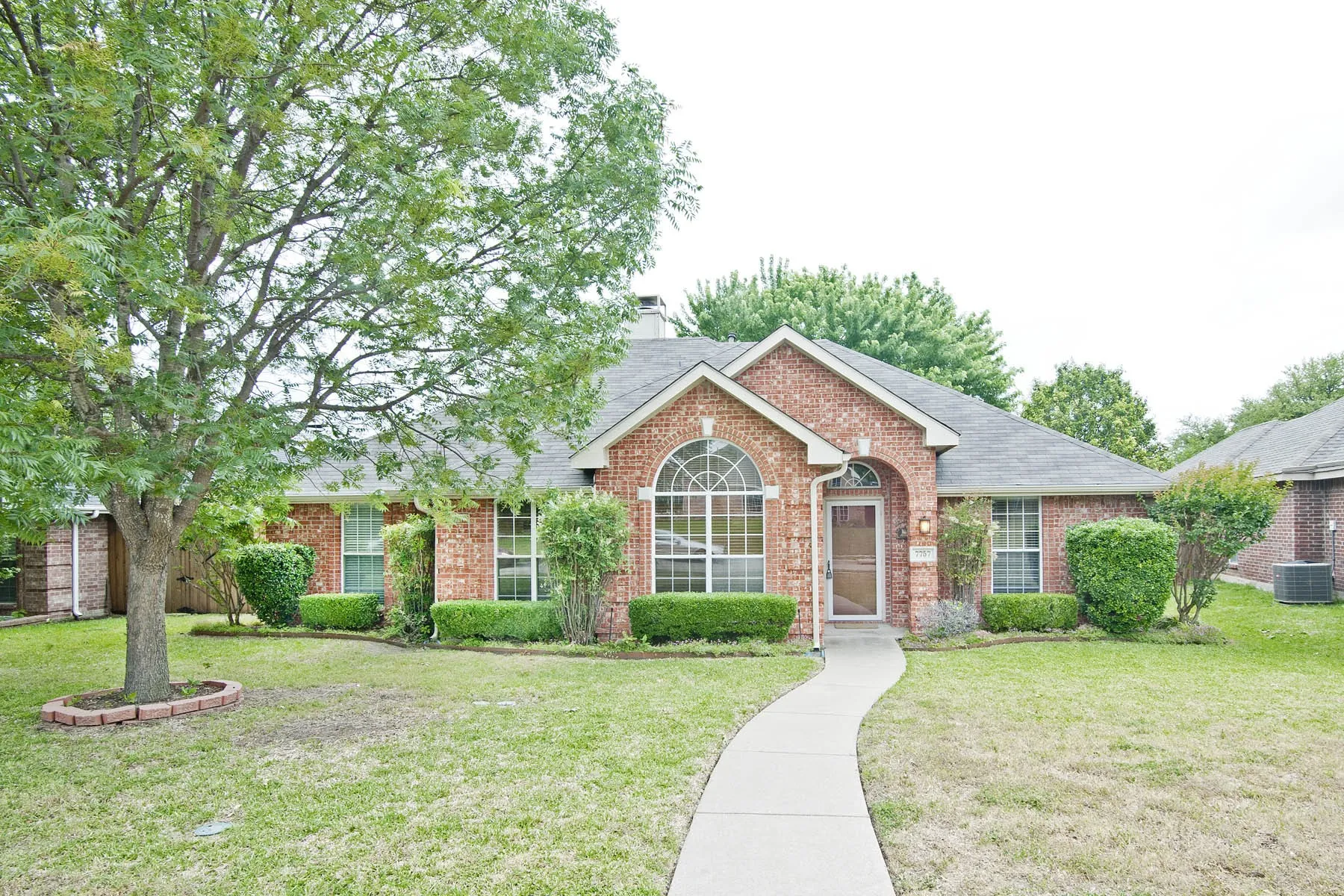 Single Family Residence For Rent in Collin County , 7757 Lancelot Road, Frisco, Texas 75035, 3 Bedroom, 2 Bathroom, 2 Garage spaces, 1,545 Sqft, built in 1994, mls#21385472, Real Estate Agent in Frisco, Homes For Rent in Collin county, Homes For Rent in Frisco, Realtor in Frisco Texas, Real Estate Brokerage Independent Realty Texas, Luminita Cordes Realtor
