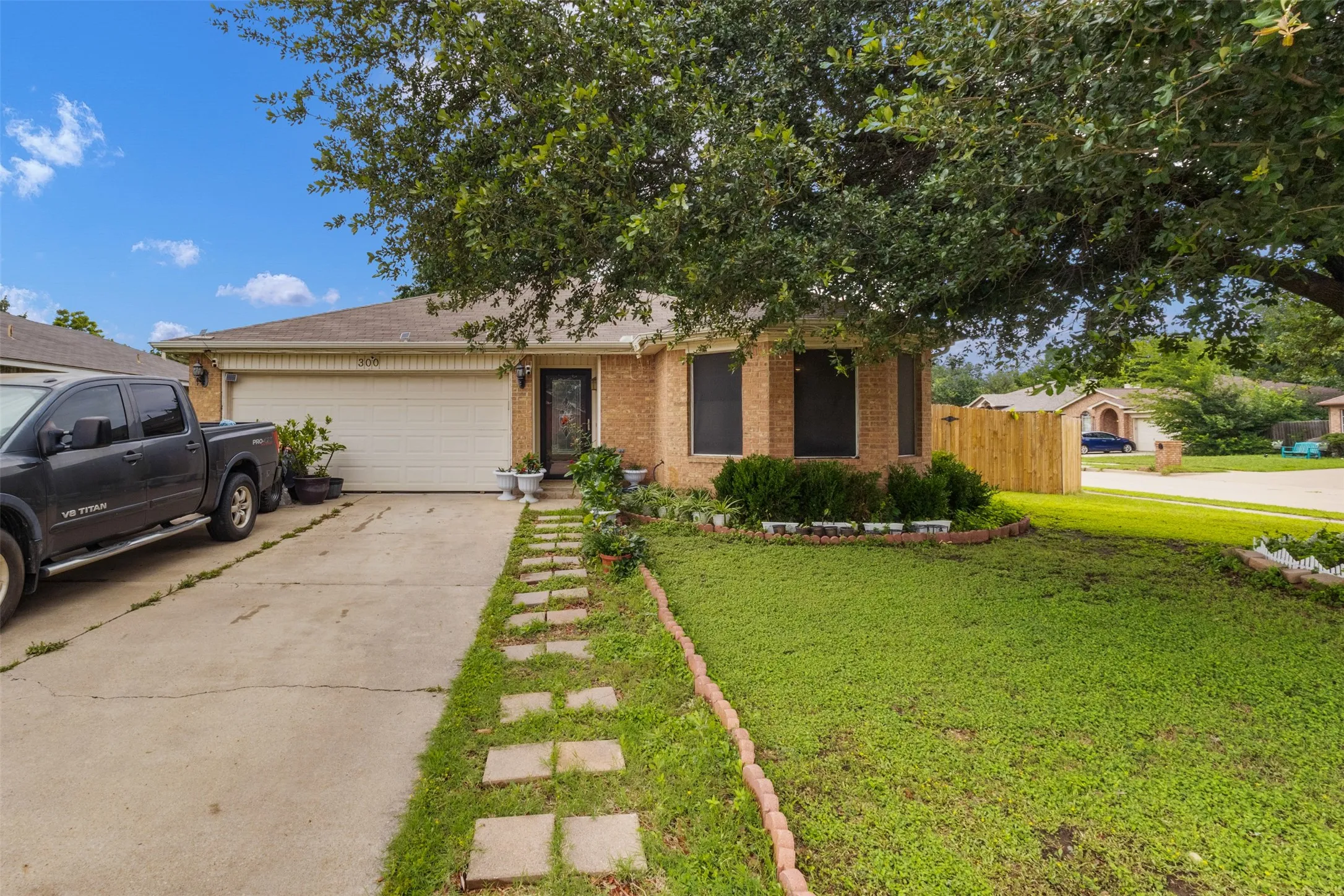 Single Family Residence For Sale in Tarrant County , 300 Comiskey Court, Saginaw, Texas 76179, 3 Bedroom, 2 Bathroom, 2 Garage spaces, 1,452 Sqft, built in 1998, mls#21385473, Real Estate Agent in Saginaw, Homes For Sale in Tarrant county, Homes For Sale in Saginaw, Realtor in Saginaw Texas, Real Estate Brokerage Independent Realty Texas, Luminita Cordes Realtor
