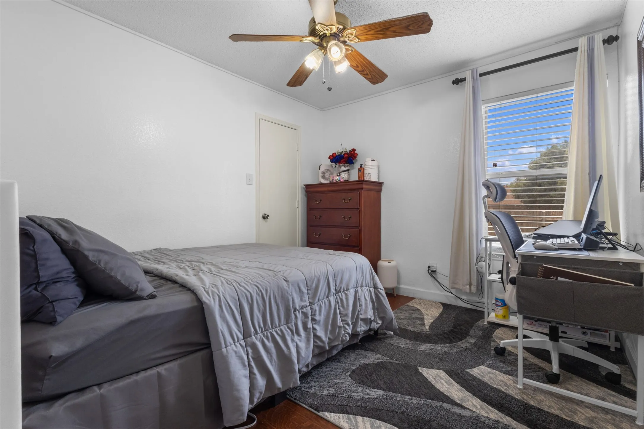 Ceiling fan with wooden blades and integrated lighting