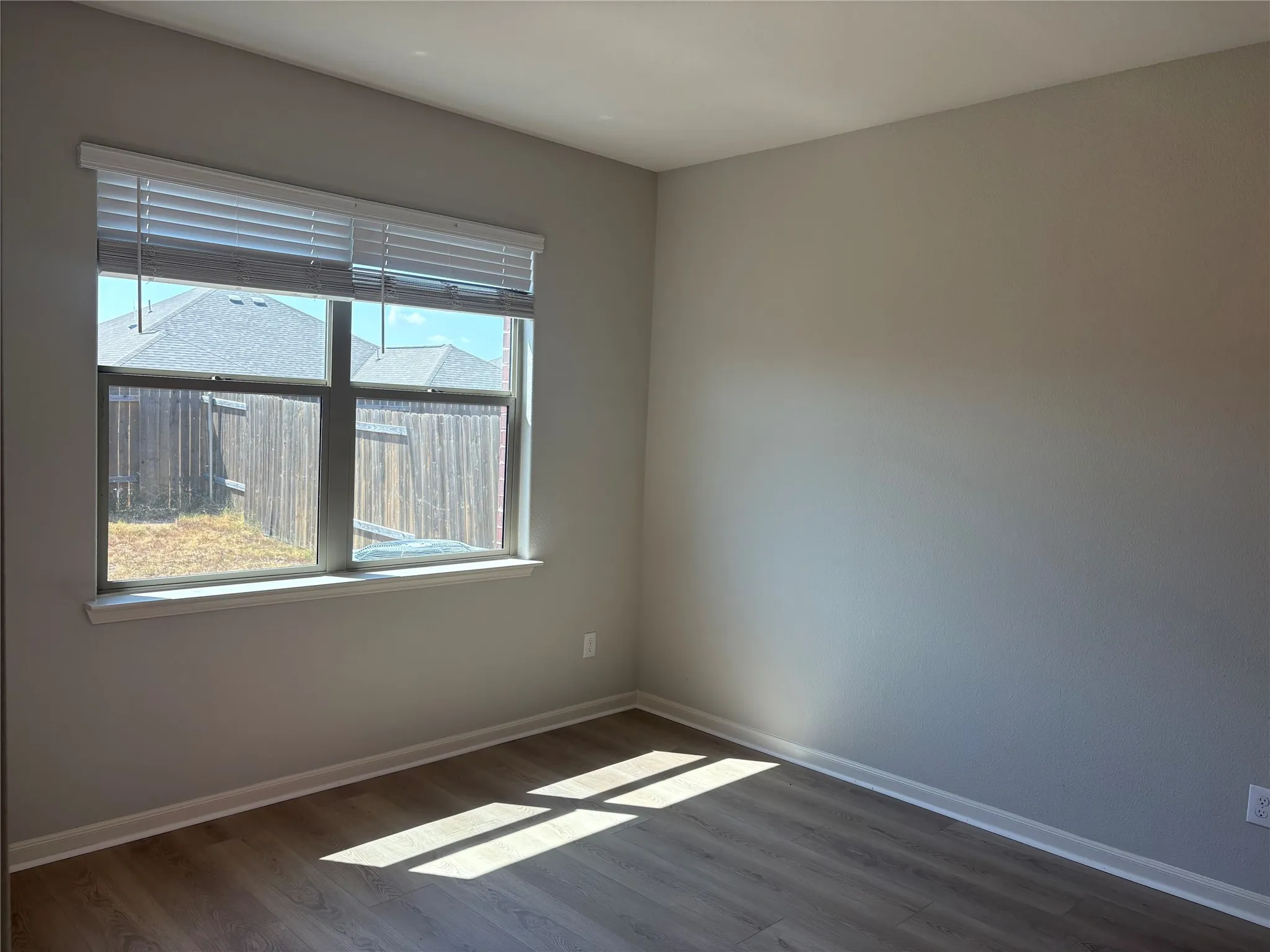 Single Family Residence For Rent in Collin County , 2013 Emma Court, Anna, Texas 75409, 3 Bedroom, 2 Bathroom, 2 Garage spaces, 1,649 Sqft, built in 2021, mls#21385477, Real Estate Agent in Anna, Homes For Rent in Collin county, Homes For Rent in Anna, Realtor in Anna Texas, Real Estate Brokerage Independent Realty Texas, Luminita Cordes Realtor
