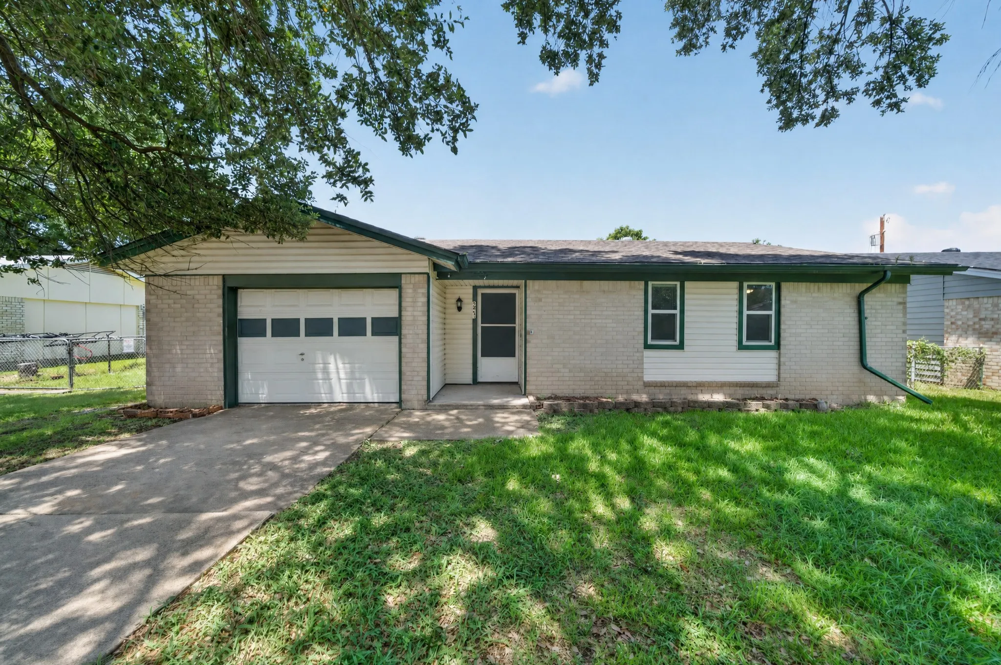 Single Family Residence For Sale in Dallas County , 2461 Lisa Street, Grand Prairie, Texas 75051, 3 Bedroom, 2 Bathroom, 1 Garage spaces, 1,020 Sqft, built in 1973, mls#21385478, Real Estate Agent in Grand Prairie, Homes For Sale in Dallas county, Homes For Sale in Grand Prairie, Realtor in Grand Prairie Texas, Real Estate Brokerage Independent Realty Texas, Luminita Cordes Realtor