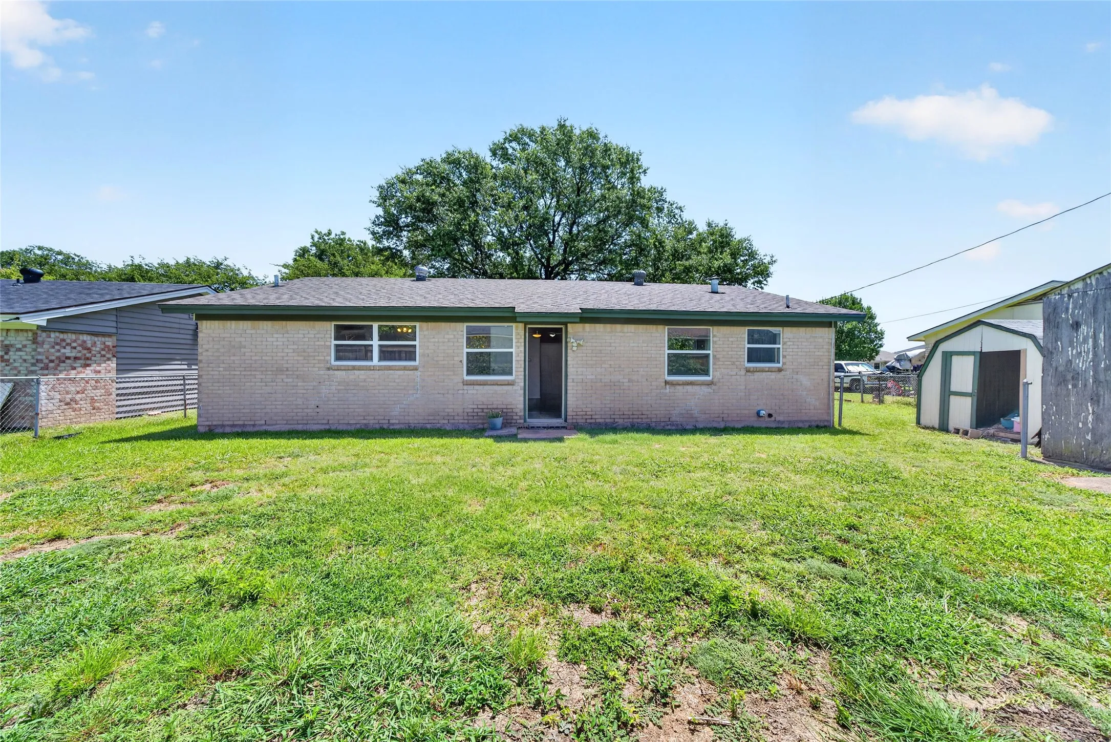 Single Family Residence For Sale in Dallas County , 2461 Lisa Street, Grand Prairie, Texas 75051, 3 Bedroom, 2 Bathroom, 1 Garage spaces, 1,020 Sqft, built in 1973, mls#21385478, Real Estate Agent in Grand Prairie, Homes For Sale in Dallas county, Homes For Sale in Grand Prairie, Realtor in Grand Prairie Texas, Real Estate Brokerage Independent Realty Texas, Luminita Cordes Realtor
