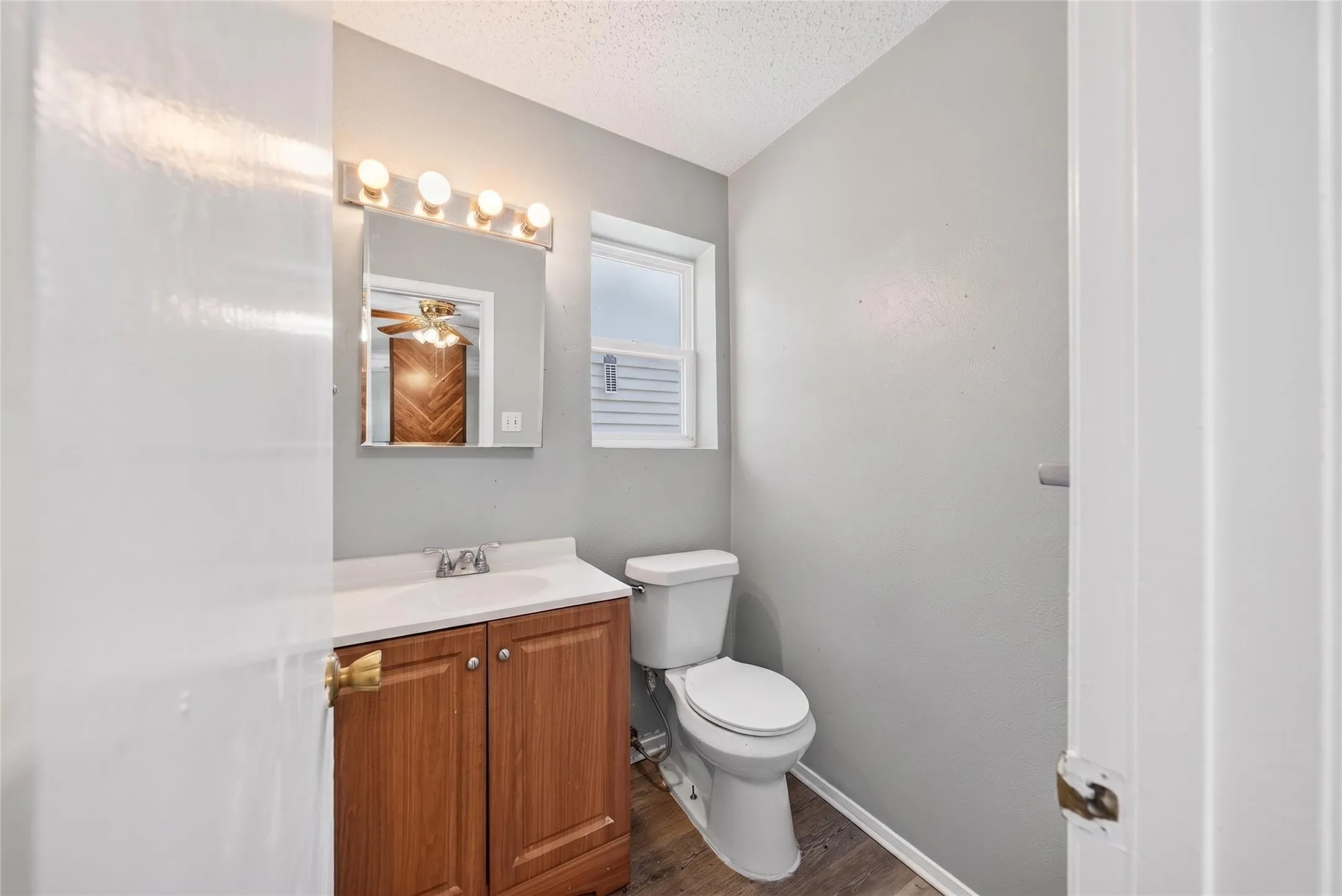 Single Family Residence For Sale in Dallas County , 2461 Lisa Street, Grand Prairie, Texas 75051, 3 Bedroom, 2 Bathroom, 1 Garage spaces, 1,020 Sqft, built in 1973, mls#21385478, Real Estate Agent in Grand Prairie, Homes For Sale in Dallas county, Homes For Sale in Grand Prairie, Realtor in Grand Prairie Texas, Real Estate Brokerage Independent Realty Texas, Luminita Cordes Realtor