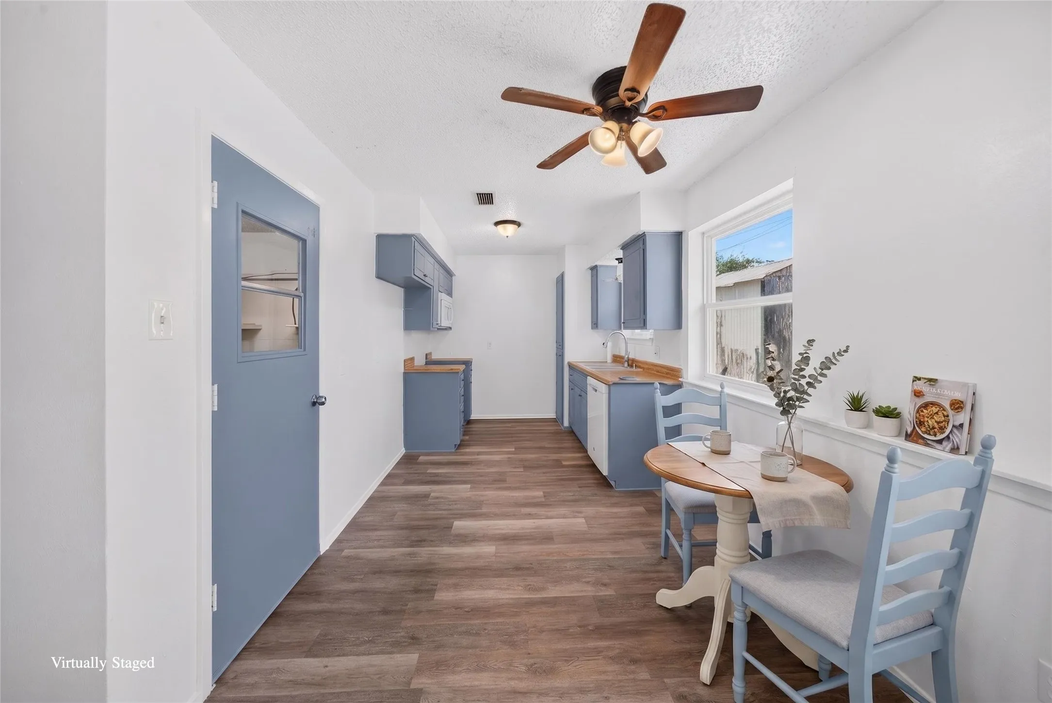 Single Family Residence For Sale in Dallas County , 2461 Lisa Street, Grand Prairie, Texas 75051, 3 Bedroom, 2 Bathroom, 1 Garage spaces, 1,020 Sqft, built in 1973, mls#21385478, Real Estate Agent in Grand Prairie, Homes For Sale in Dallas county, Homes For Sale in Grand Prairie, Realtor in Grand Prairie Texas, Real Estate Brokerage Independent Realty Texas, Luminita Cordes Realtor
