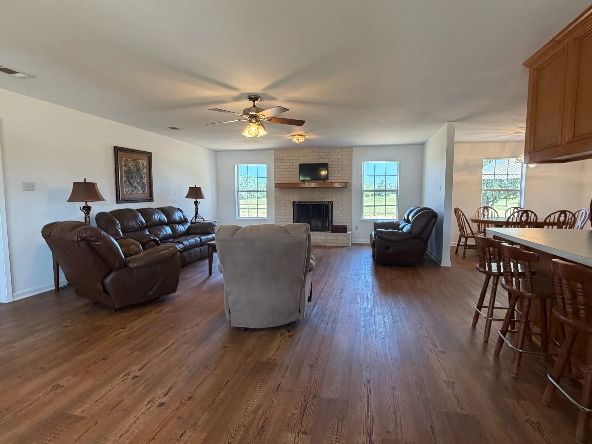 Single Family Residence For Sale in Limestone County , 3281 LCR 486, Mexia, Texas 76667, 3 Bedroom, 3 Bathroom, Garage spaces, 1,860 Sqft, built in 2001, mls#21385457, Real Estate Agent in Mexia, Homes For Sale in Limestone county, Homes For Sale in Mexia, Realtor in Mexia Texas, Real Estate Brokerage Independent Realty Texas, Luminita Cordes Realtor
