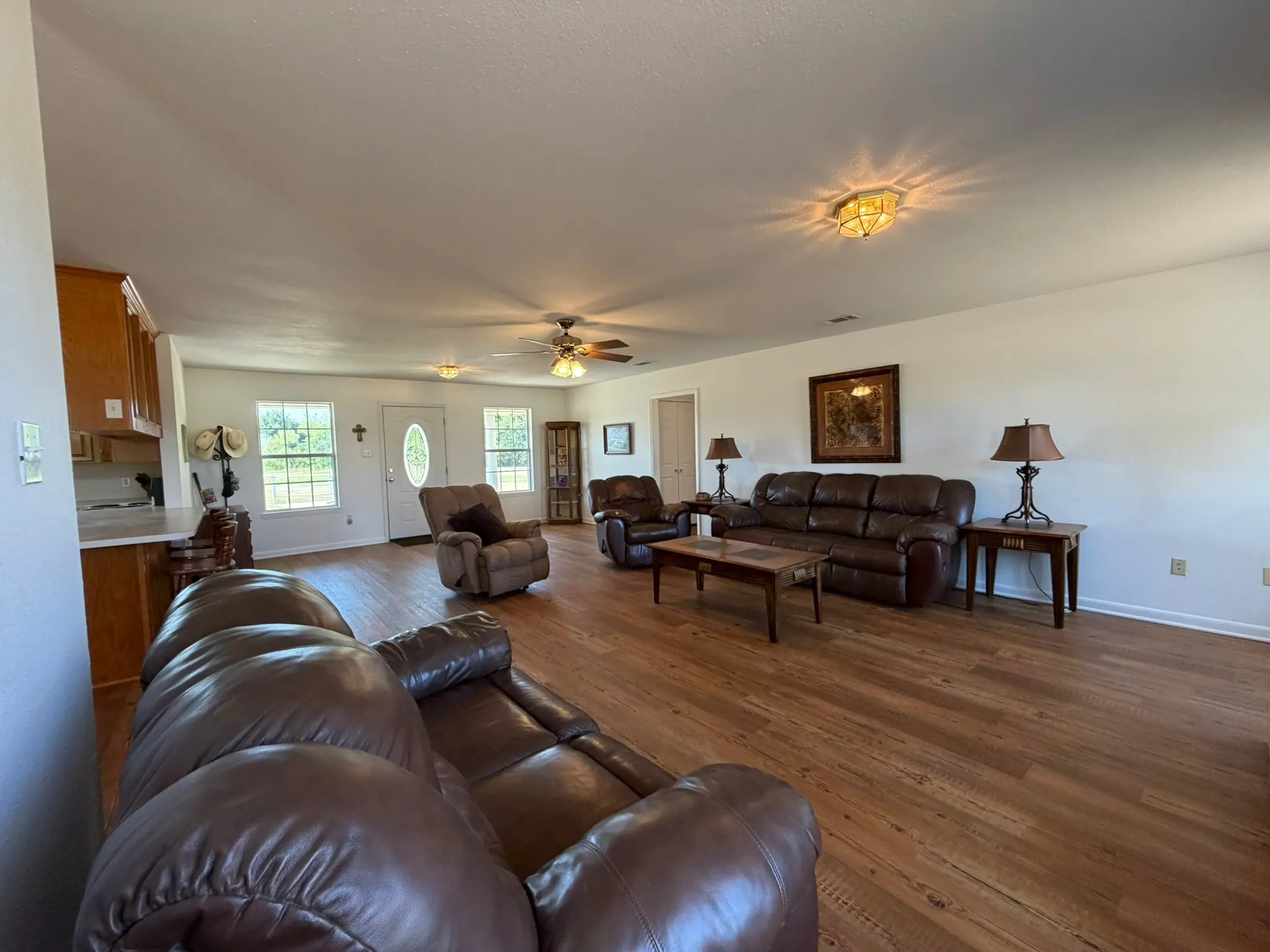 Single Family Residence For Sale in Limestone County , 3281 LCR 486, Mexia, Texas 76667, 3 Bedroom, 3 Bathroom, Garage spaces, 1,860 Sqft, built in 2001, mls#21385457, Real Estate Agent in Mexia, Homes For Sale in Limestone county, Homes For Sale in Mexia, Realtor in Mexia Texas, Real Estate Brokerage Independent Realty Texas, Luminita Cordes Realtor