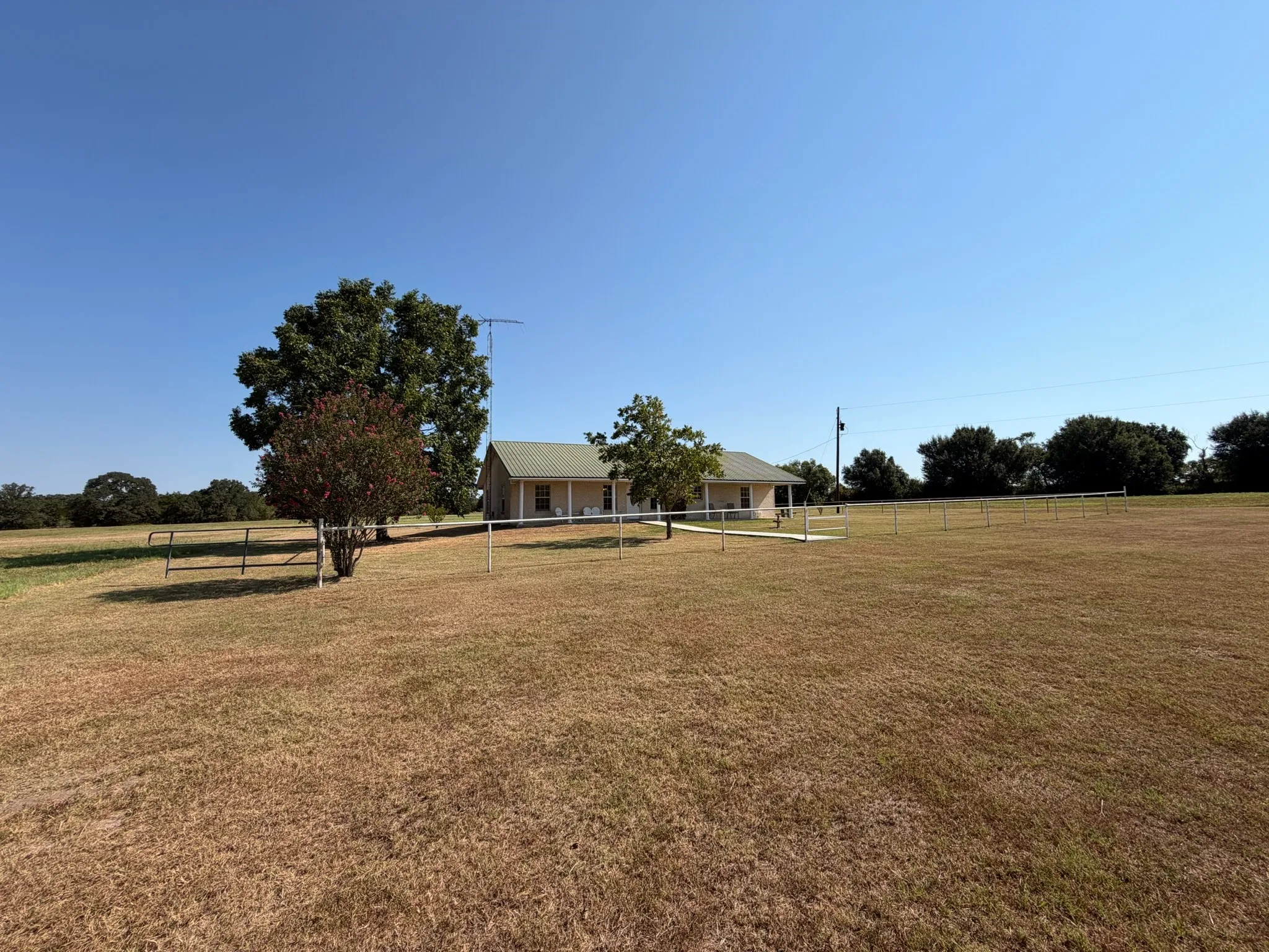 Single Family Residence For Sale in Limestone County , 3281 LCR 486, Mexia, Texas 76667, 3 Bedroom, 3 Bathroom, Garage spaces, 1,860 Sqft, built in 2001, mls#21385457, Real Estate Agent in Mexia, Homes For Sale in Limestone county, Homes For Sale in Mexia, Realtor in Mexia Texas, Real Estate Brokerage Independent Realty Texas, Luminita Cordes Realtor
