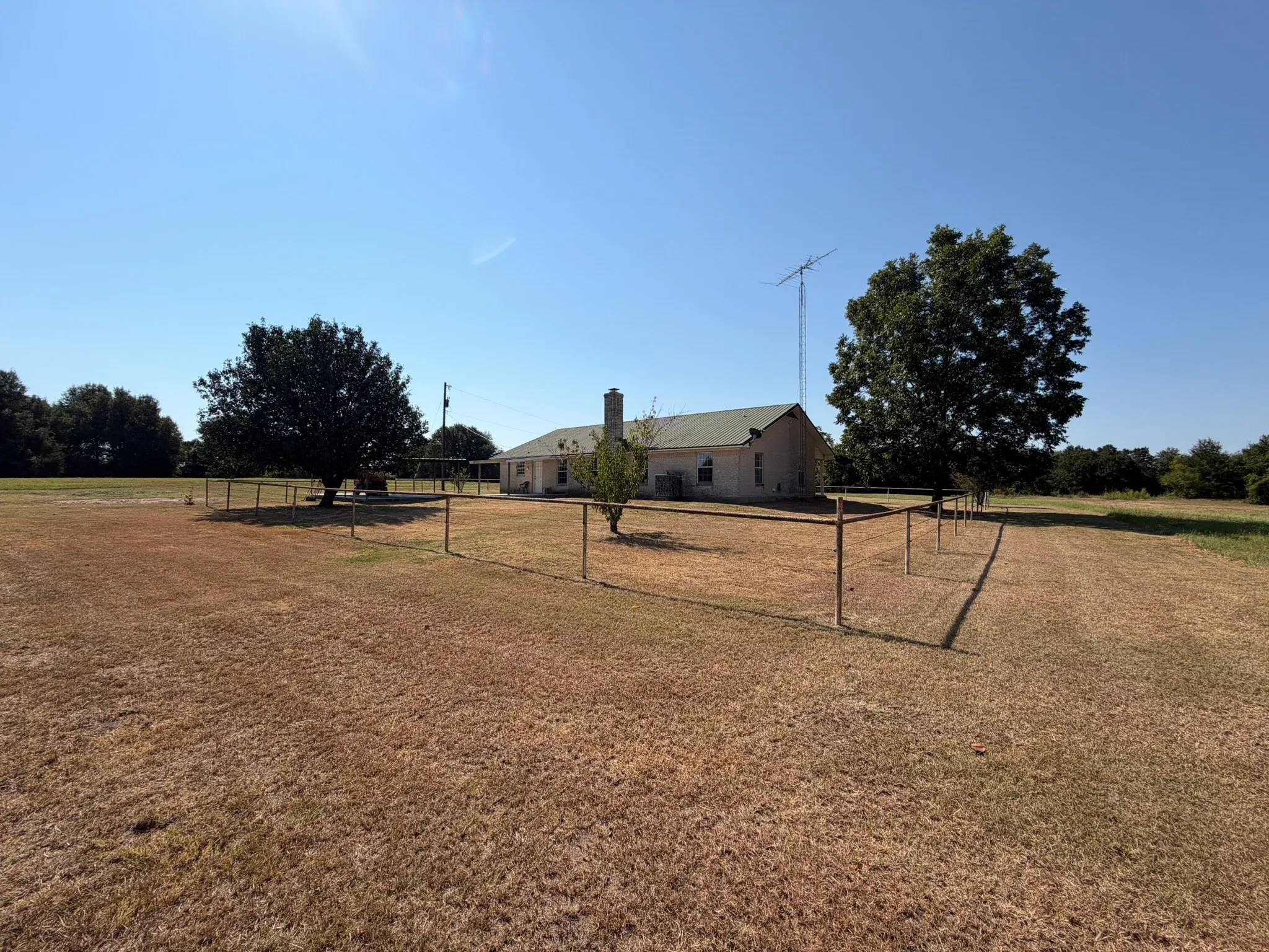 Single Family Residence For Sale in Limestone County , 3281 LCR 486, Mexia, Texas 76667, 3 Bedroom, 3 Bathroom, Garage spaces, 1,860 Sqft, built in 2001, mls#21385457, Real Estate Agent in Mexia, Homes For Sale in Limestone county, Homes For Sale in Mexia, Realtor in Mexia Texas, Real Estate Brokerage Independent Realty Texas, Luminita Cordes Realtor