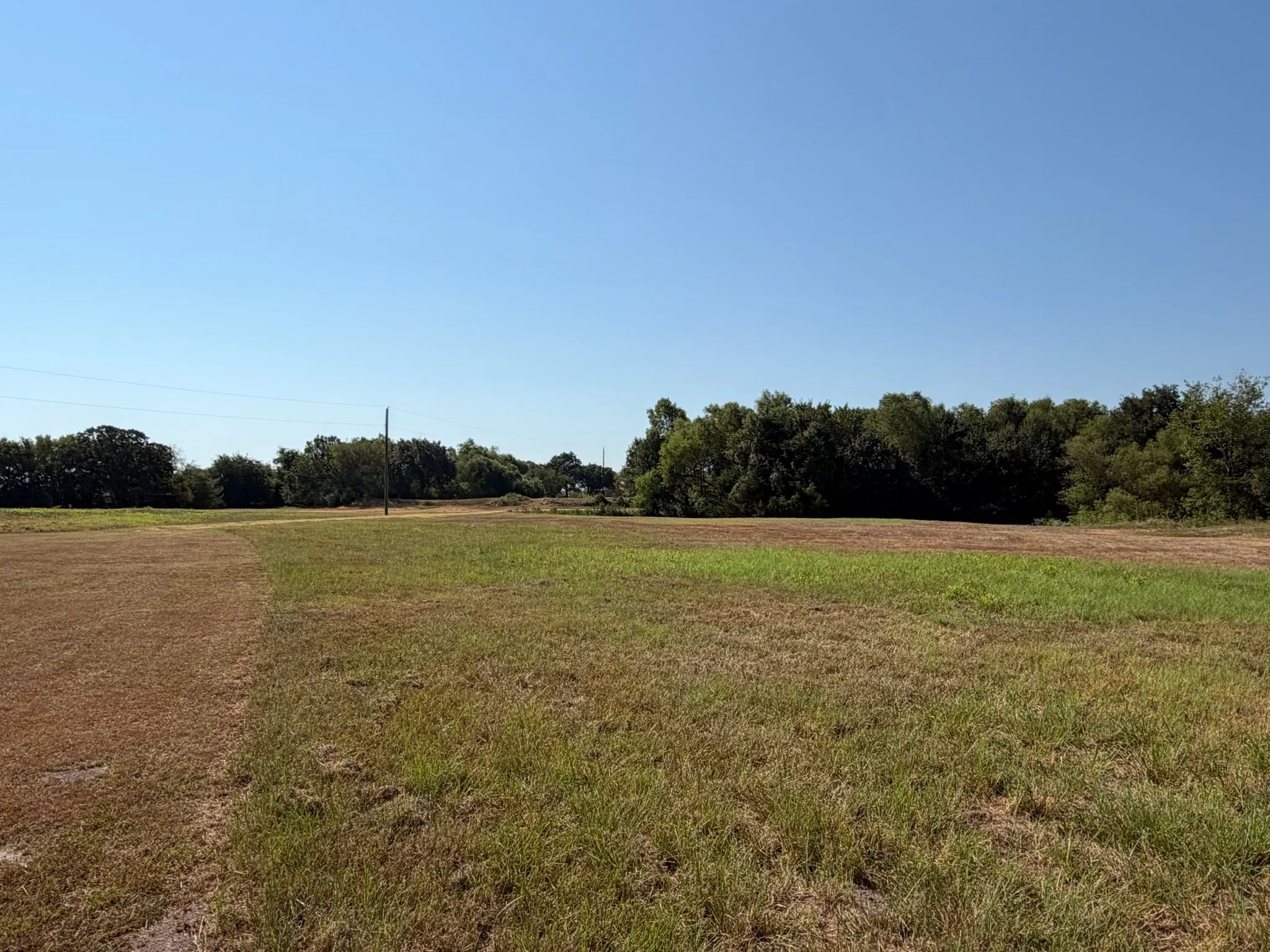 Single Family Residence For Sale in Limestone County , 3281 LCR 486, Mexia, Texas 76667, 3 Bedroom, 3 Bathroom, Garage spaces, 1,860 Sqft, built in 2001, mls#21385457, Real Estate Agent in Mexia, Homes For Sale in Limestone county, Homes For Sale in Mexia, Realtor in Mexia Texas, Real Estate Brokerage Independent Realty Texas, Luminita Cordes Realtor