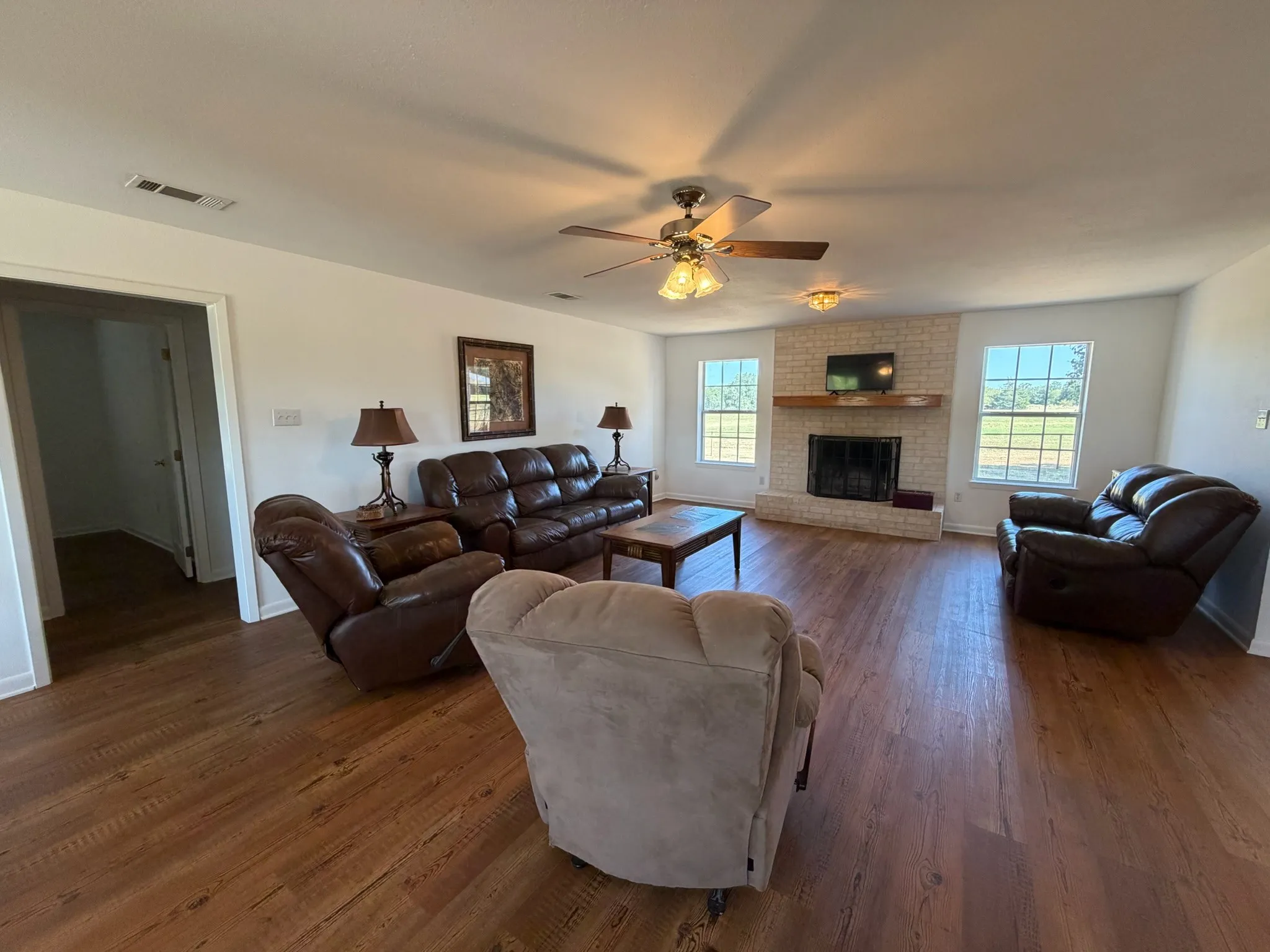 Single Family Residence For Sale in Limestone County , 3281 LCR 486, Mexia, Texas 76667, 3 Bedroom, 3 Bathroom, Garage spaces, 1,860 Sqft, built in 2001, mls#21385457, Real Estate Agent in Mexia, Homes For Sale in Limestone county, Homes For Sale in Mexia, Realtor in Mexia Texas, Real Estate Brokerage Independent Realty Texas, Luminita Cordes Realtor