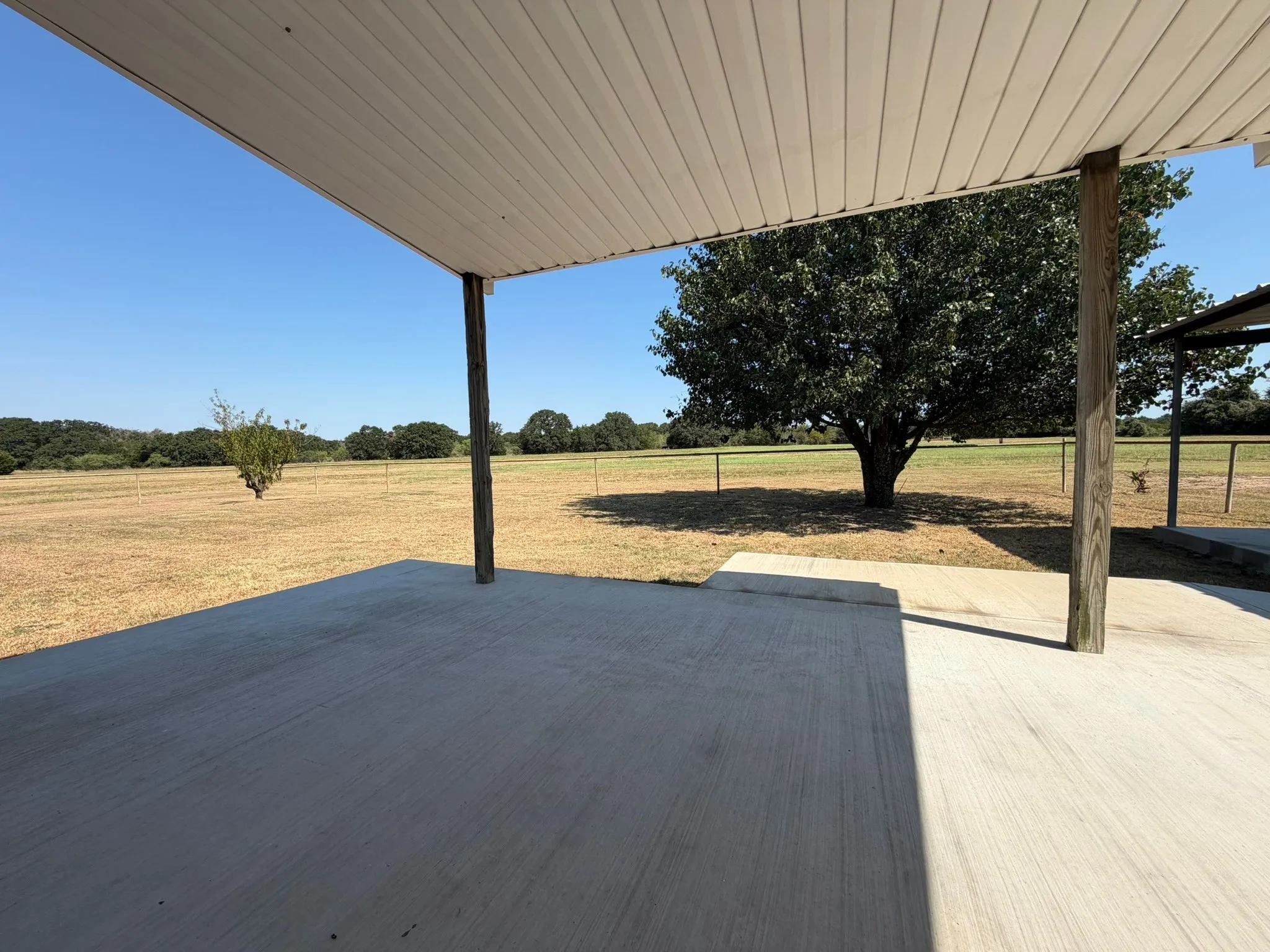 Single Family Residence For Sale in Limestone County , 3281 LCR 486, Mexia, Texas 76667, 3 Bedroom, 3 Bathroom, Garage spaces, 1,860 Sqft, built in 2001, mls#21385457, Real Estate Agent in Mexia, Homes For Sale in Limestone county, Homes For Sale in Mexia, Realtor in Mexia Texas, Real Estate Brokerage Independent Realty Texas, Luminita Cordes Realtor