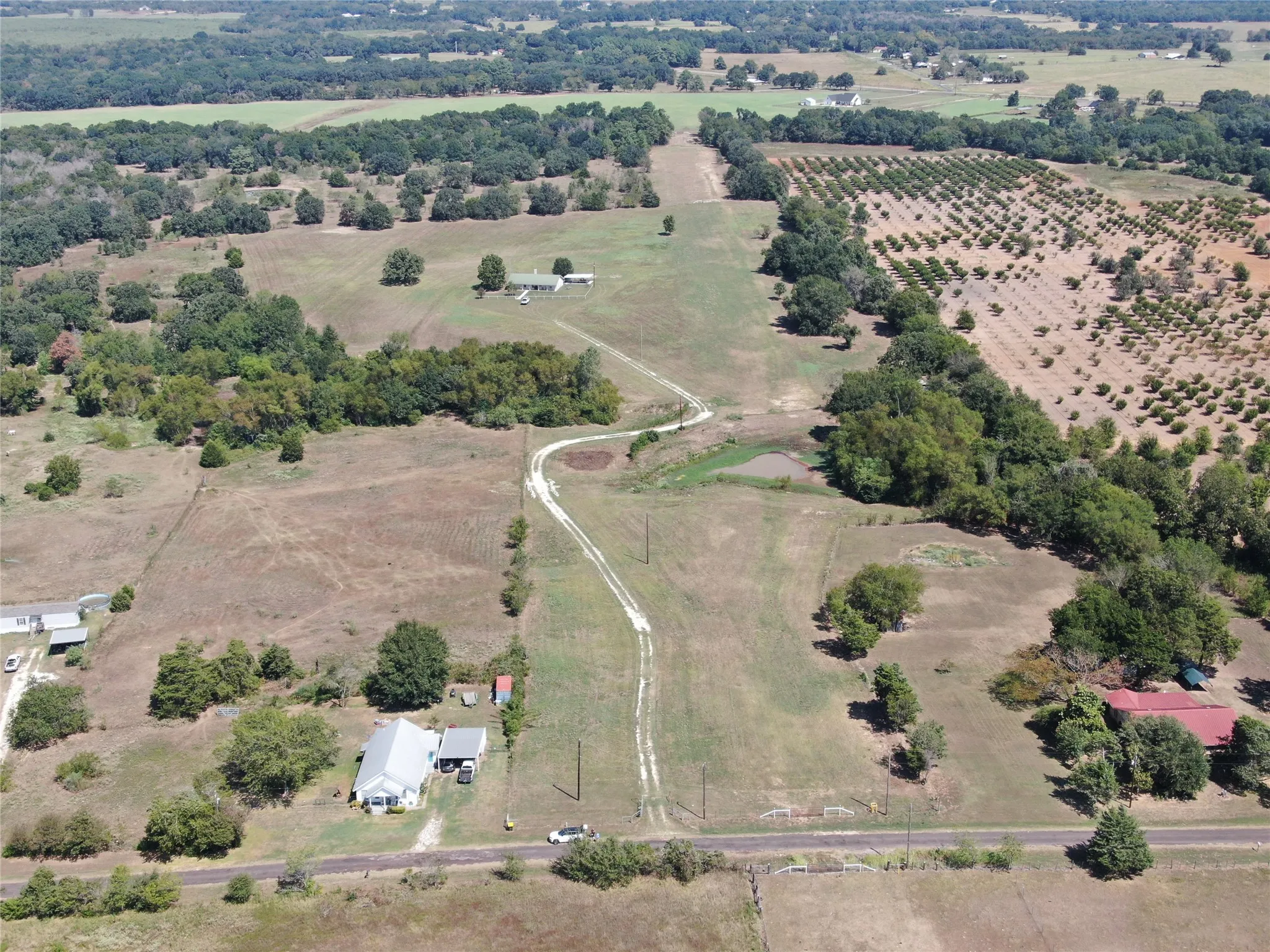 Single Family Residence For Sale in Limestone County , 3281 LCR 486, Mexia, Texas 76667, 3 Bedroom, 3 Bathroom, Garage spaces, 1,860 Sqft, built in 2001, mls#21385457, Real Estate Agent in Mexia, Homes For Sale in Limestone county, Homes For Sale in Mexia, Realtor in Mexia Texas, Real Estate Brokerage Independent Realty Texas, Luminita Cordes Realtor