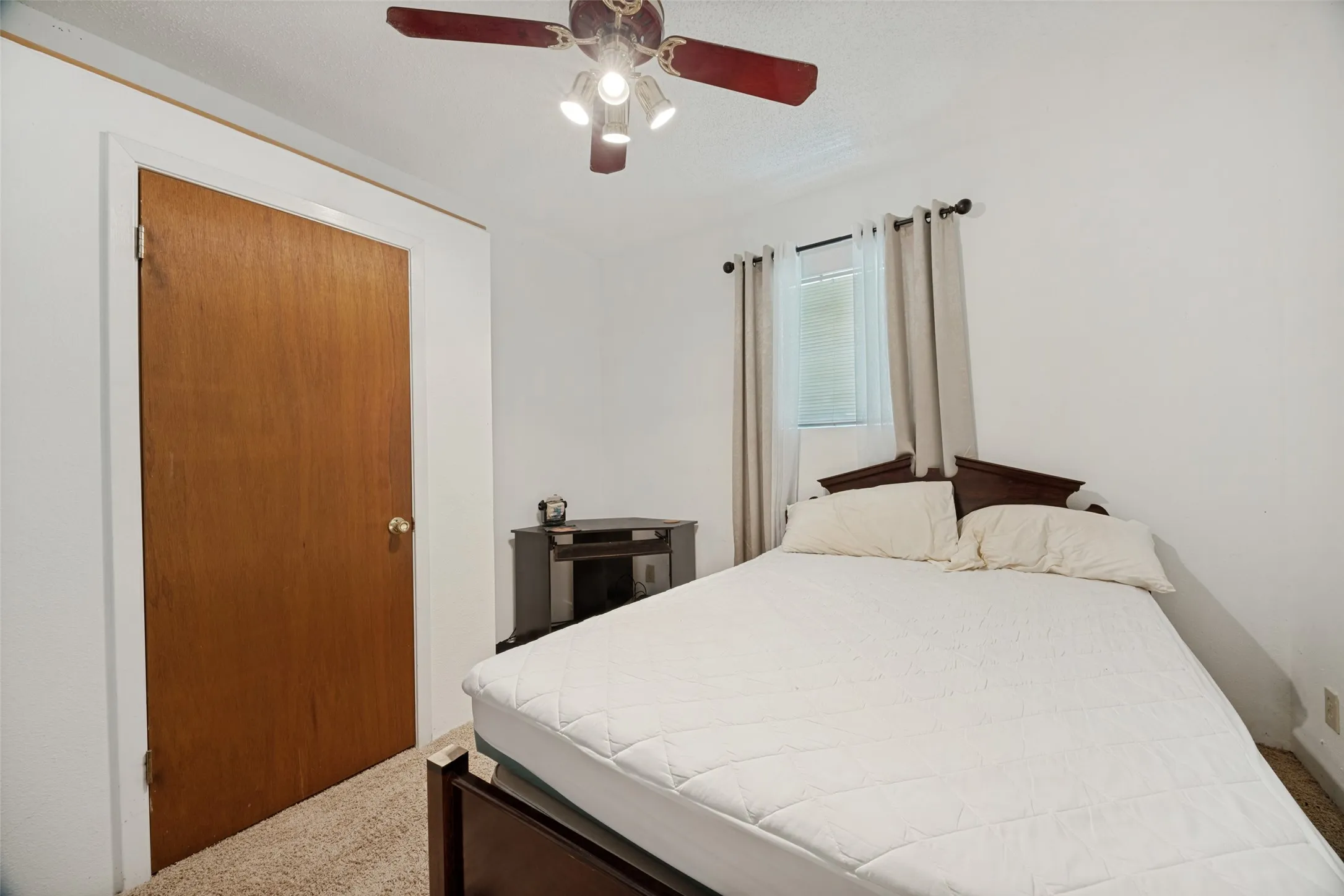 Downstairs bedroom.