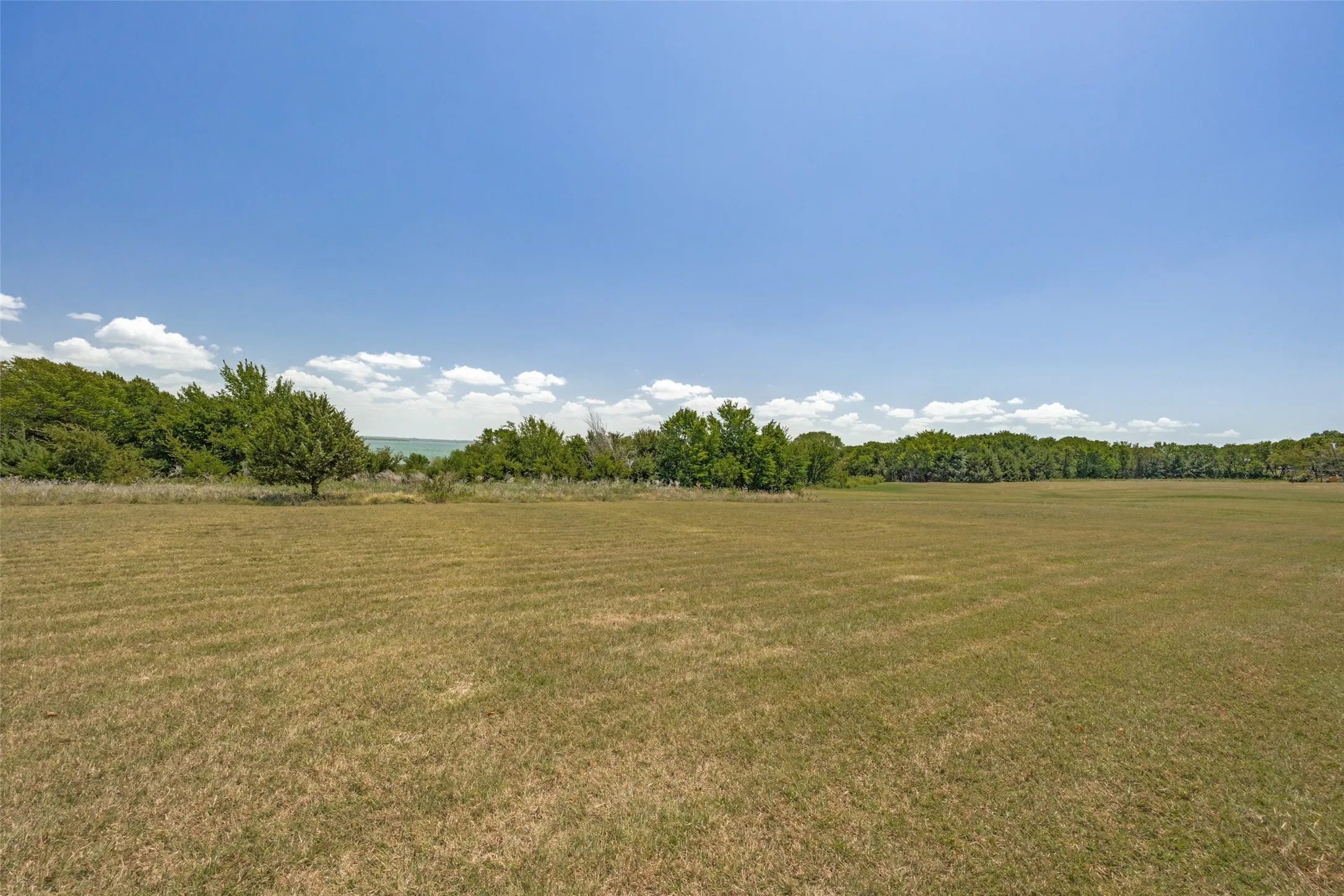 Single Family Residence For Sale in Collin County , 4449 County Road 895, Princeton, Texas 75407, 2 Bedroom, 2 Bathroom, Garage spaces, 1,256 Sqft, built in 1987, mls#21358154, Real Estate Agent in Princeton, Homes For Sale in Collin county, Homes For Sale in Princeton, Realtor in Princeton Texas, Real Estate Brokerage Independent Realty Texas, Luminita Cordes Realtor