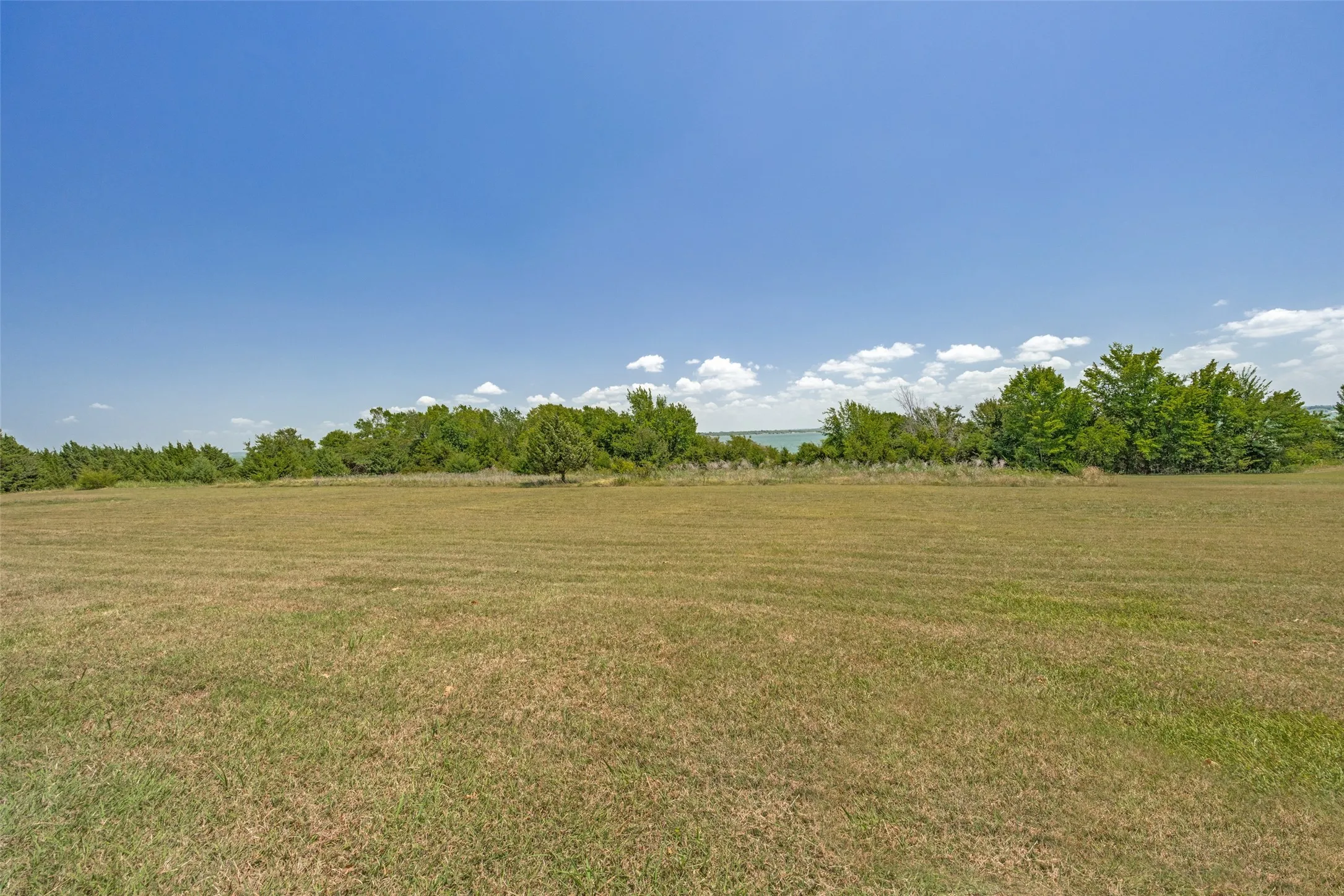 Single Family Residence For Sale in Collin County , 4449 County Road 895, Princeton, Texas 75407, 2 Bedroom, 2 Bathroom, Garage spaces, 1,256 Sqft, built in 1987, mls#21358154, Real Estate Agent in Princeton, Homes For Sale in Collin county, Homes For Sale in Princeton, Realtor in Princeton Texas, Real Estate Brokerage Independent Realty Texas, Luminita Cordes Realtor