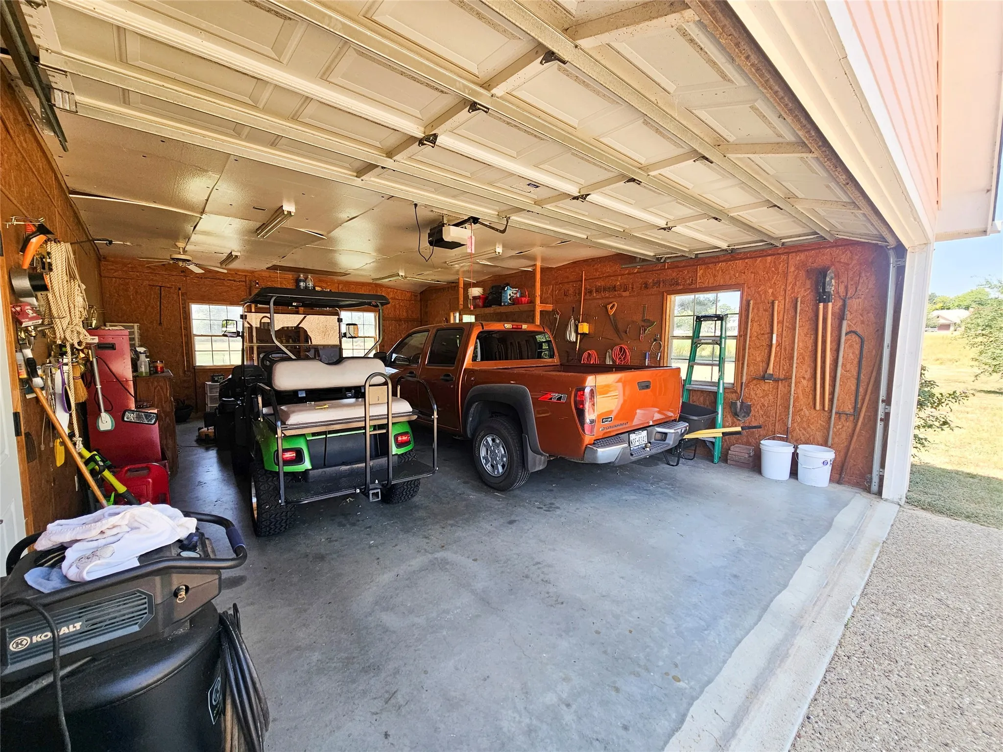 Single Family Residence For Sale in Wood County , 175 Private Road 6605, Mineola, Texas 75773, 3 Bedroom, 2 Bathroom, 2 Garage spaces, 1,982 Sqft, built in 2001, mls#21385163, Real Estate Agent in Mineola, Homes For Sale in Wood county, Homes For Sale in Mineola, Realtor in Mineola Texas, Real Estate Brokerage Independent Realty Texas, Luminita Cordes Realtor