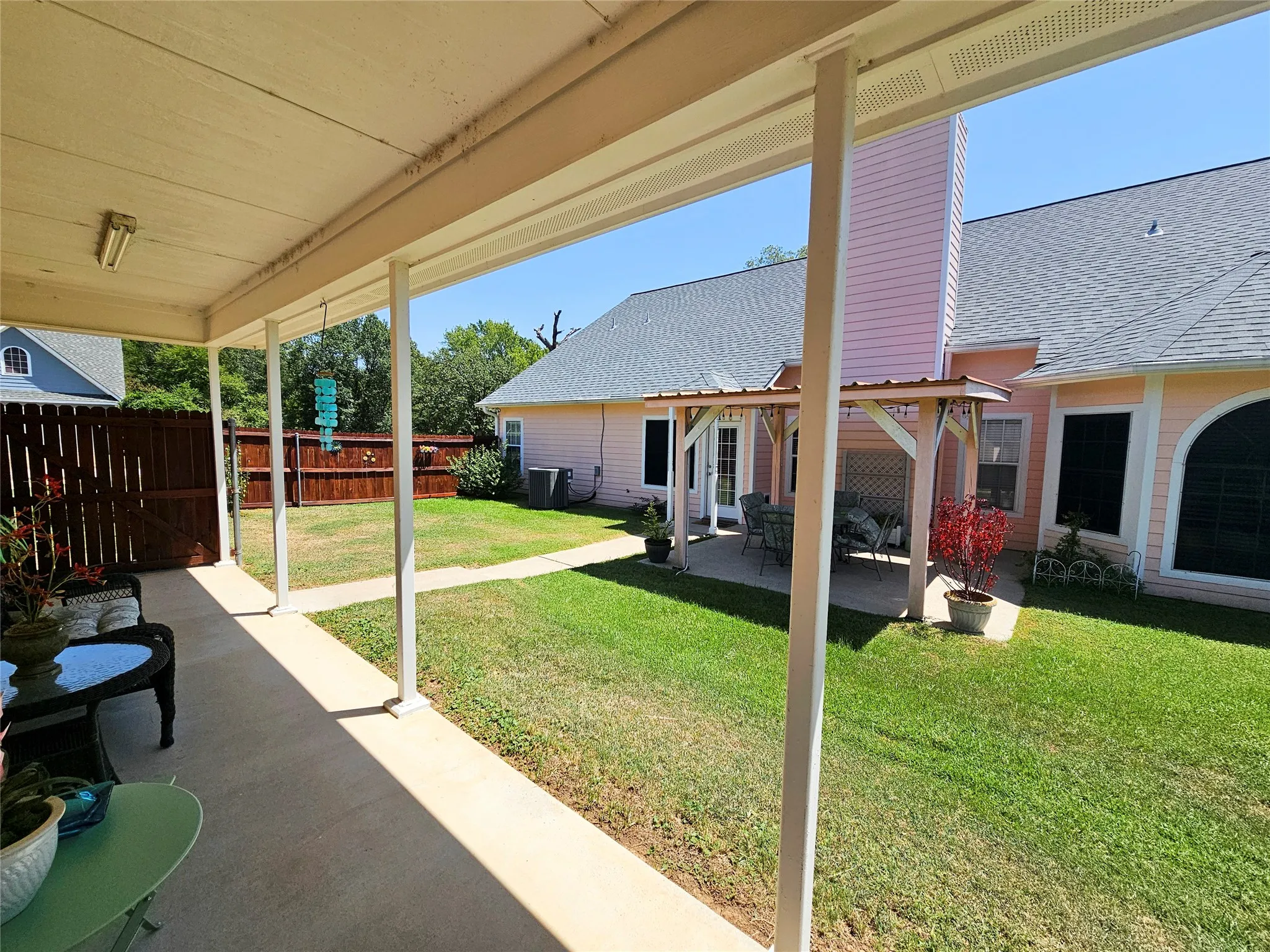 Single Family Residence For Sale in Wood County , 175 Private Road 6605, Mineola, Texas 75773, 3 Bedroom, 2 Bathroom, 2 Garage spaces, 1,982 Sqft, built in 2001, mls#21385163, Real Estate Agent in Mineola, Homes For Sale in Wood county, Homes For Sale in Mineola, Realtor in Mineola Texas, Real Estate Brokerage Independent Realty Texas, Luminita Cordes Realtor