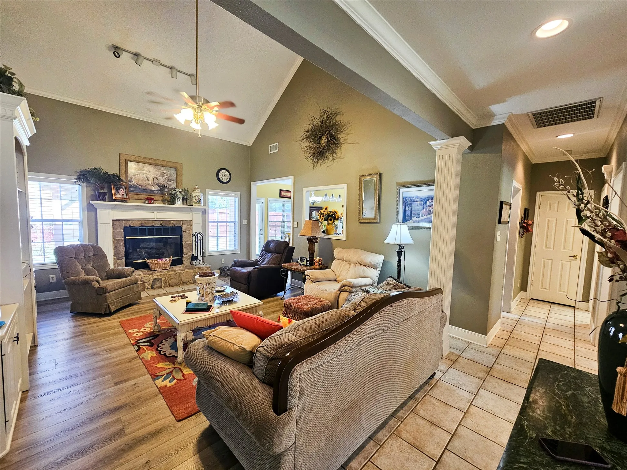 Single Family Residence For Sale in Wood County , 175 Private Road 6605, Mineola, Texas 75773, 3 Bedroom, 2 Bathroom, 2 Garage spaces, 1,982 Sqft, built in 2001, mls#21385163, Real Estate Agent in Mineola, Homes For Sale in Wood county, Homes For Sale in Mineola, Realtor in Mineola Texas, Real Estate Brokerage Independent Realty Texas, Luminita Cordes Realtor