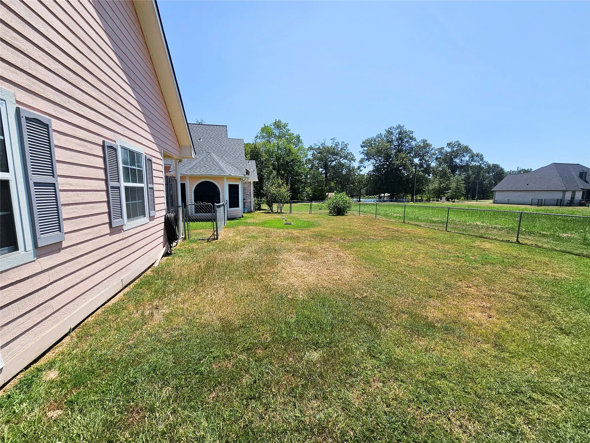 Single Family Residence For Sale in Wood County , 175 Private Road 6605, Mineola, Texas 75773, 3 Bedroom, 2 Bathroom, 2 Garage spaces, 1,982 Sqft, built in 2001, mls#21385163, Real Estate Agent in Mineola, Homes For Sale in Wood county, Homes For Sale in Mineola, Realtor in Mineola Texas, Real Estate Brokerage Independent Realty Texas, Luminita Cordes Realtor