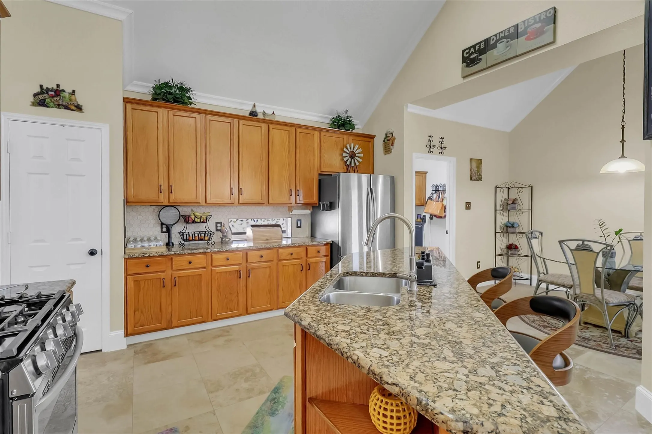 Single Family Residence For Sale in Denton County , 1500 Bastrop Drive, Carrollton, Texas 75010, 4 Bedroom, 3 Bathroom, 2 Garage spaces, 2,849 Sqft, built in 1998, mls#21382812, Real Estate Agent in Carrollton, Homes For Sale in Denton county, Homes For Sale in Carrollton, Realtor in Carrollton Texas, Real Estate Brokerage Independent Realty Texas, Luminita Cordes Realtor