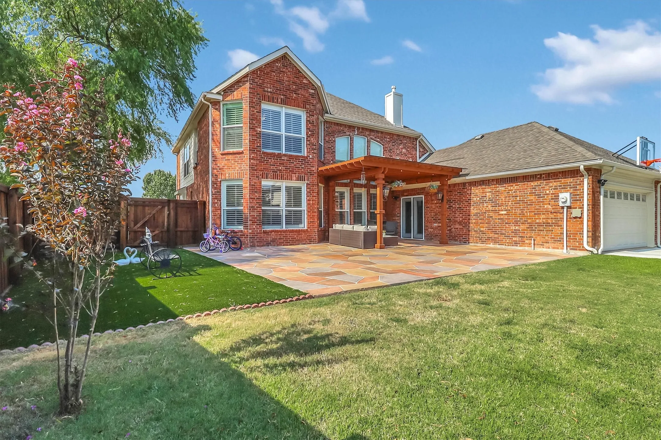 Single Family Residence For Sale in Denton County , 1500 Bastrop Drive, Carrollton, Texas 75010, 4 Bedroom, 3 Bathroom, 2 Garage spaces, 2,849 Sqft, built in 1998, mls#21382812, Real Estate Agent in Carrollton, Homes For Sale in Denton county, Homes For Sale in Carrollton, Realtor in Carrollton Texas, Real Estate Brokerage Independent Realty Texas, Luminita Cordes Realtor