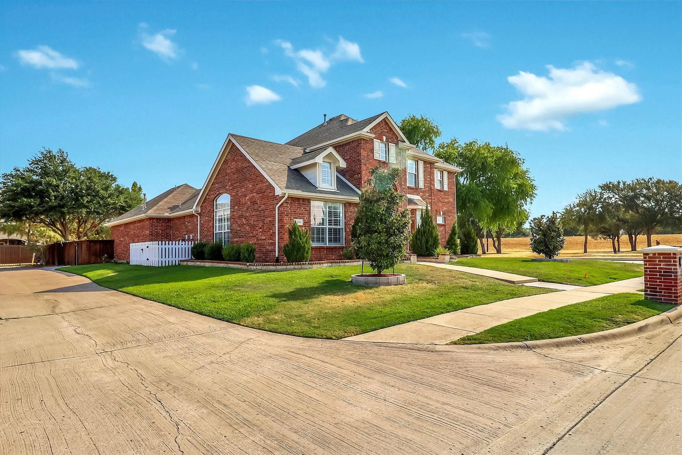 Single Family Residence For Sale in Denton County , 1500 Bastrop Drive, Carrollton, Texas 75010, 4 Bedroom, 3 Bathroom, 2 Garage spaces, 2,849 Sqft, built in 1998, mls#21382812, Real Estate Agent in Carrollton, Homes For Sale in Denton county, Homes For Sale in Carrollton, Realtor in Carrollton Texas, Real Estate Brokerage Independent Realty Texas, Luminita Cordes Realtor
