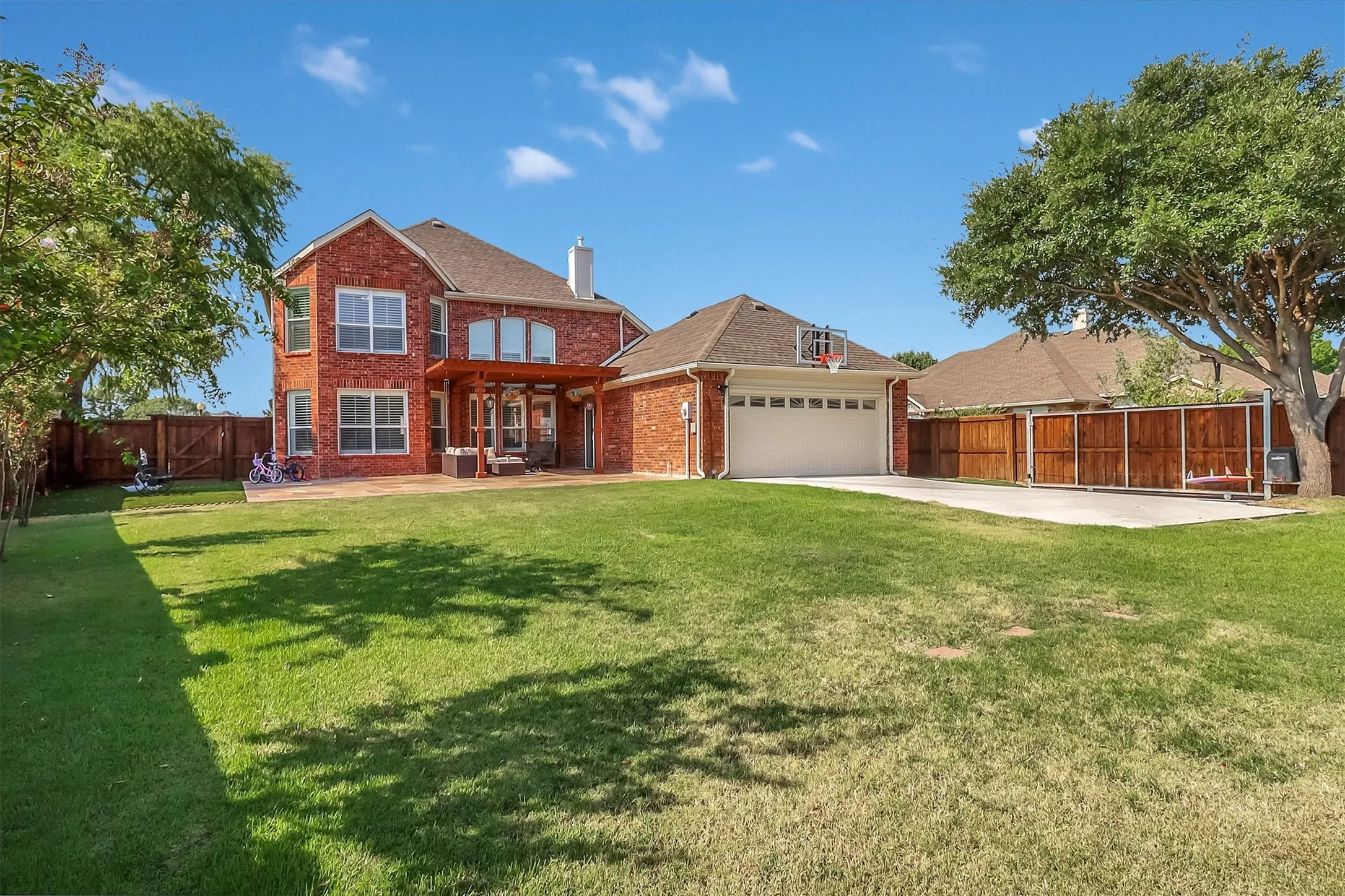 Single Family Residence For Sale in Denton County , 1500 Bastrop Drive, Carrollton, Texas 75010, 4 Bedroom, 3 Bathroom, 2 Garage spaces, 2,849 Sqft, built in 1998, mls#21382812, Real Estate Agent in Carrollton, Homes For Sale in Denton county, Homes For Sale in Carrollton, Realtor in Carrollton Texas, Real Estate Brokerage Independent Realty Texas, Luminita Cordes Realtor