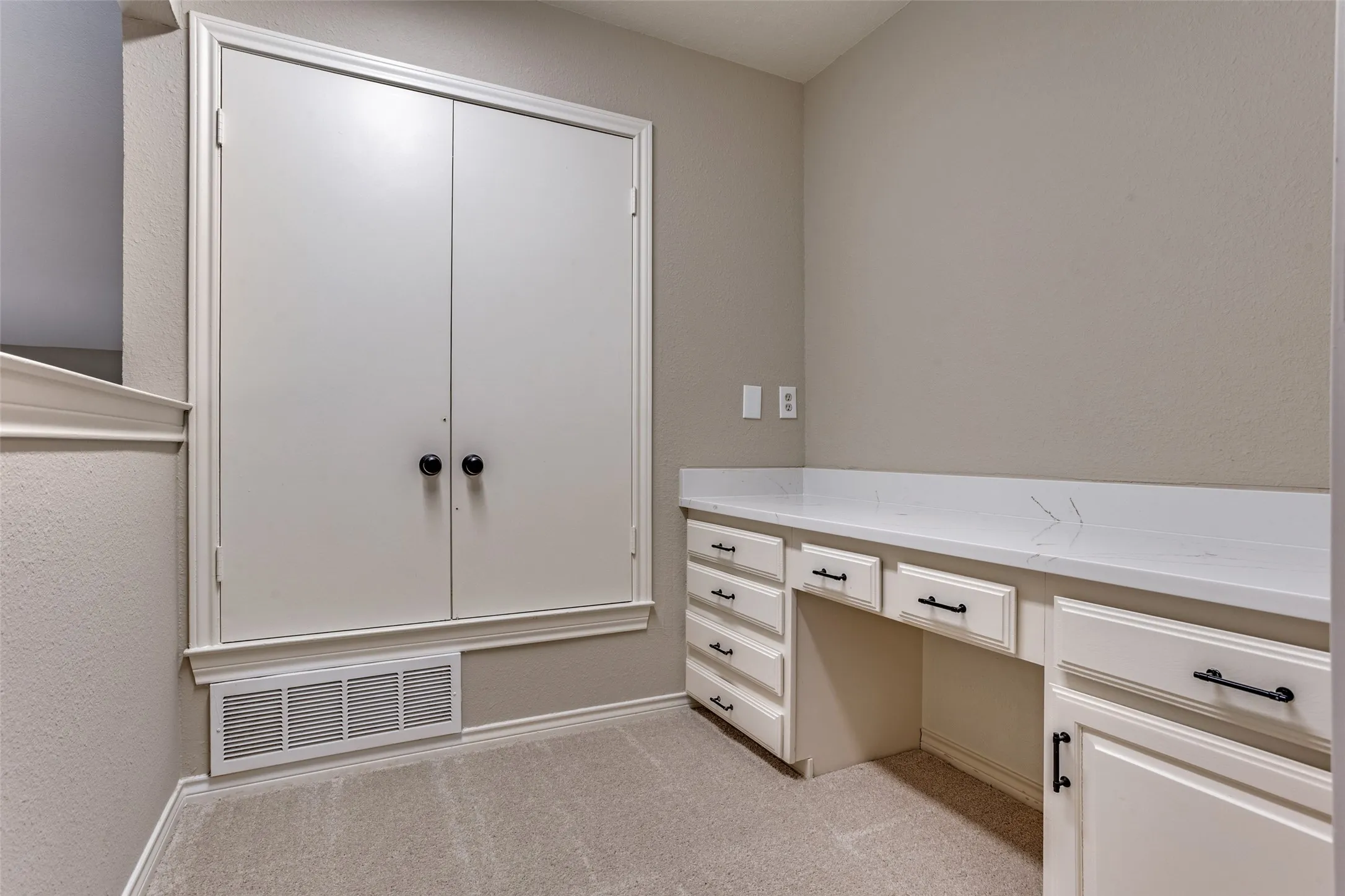 Single Family Residence For Sale in Dallas County , 2605 Centaurus Drive, Garland, Texas 75044, 2 Bedroom, 2 Bathroom, 2 Garage spaces, 1,440 Sqft, built in 1985, mls#21384981, Real Estate Agent in Garland, Homes For Sale in Dallas county, Homes For Sale in Garland, Realtor in Garland Texas, Real Estate Brokerage Independent Realty Texas, Luminita Cordes Realtor