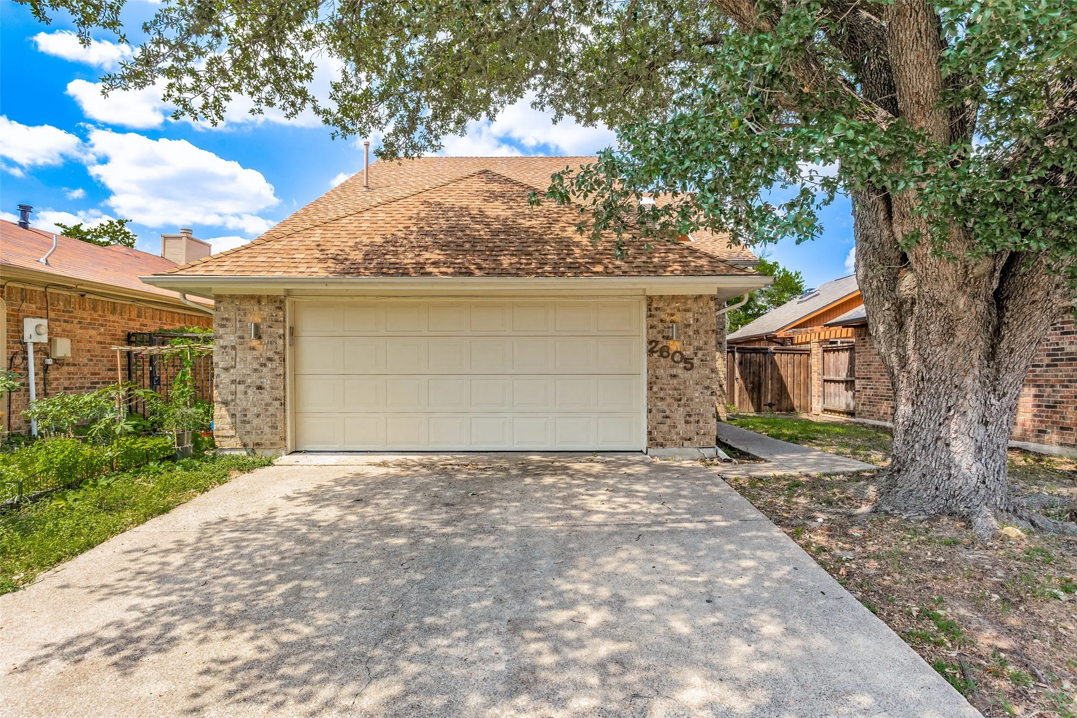 Single Family Residence For Sale in Dallas County , 2605 Centaurus Drive, Garland, Texas 75044, 2 Bedroom, 2 Bathroom, 2 Garage spaces, 1,440 Sqft, built in 1985, mls#21384981, Real Estate Agent in Garland, Homes For Sale in Dallas county, Homes For Sale in Garland, Realtor in Garland Texas, Real Estate Brokerage Independent Realty Texas, Luminita Cordes Realtor