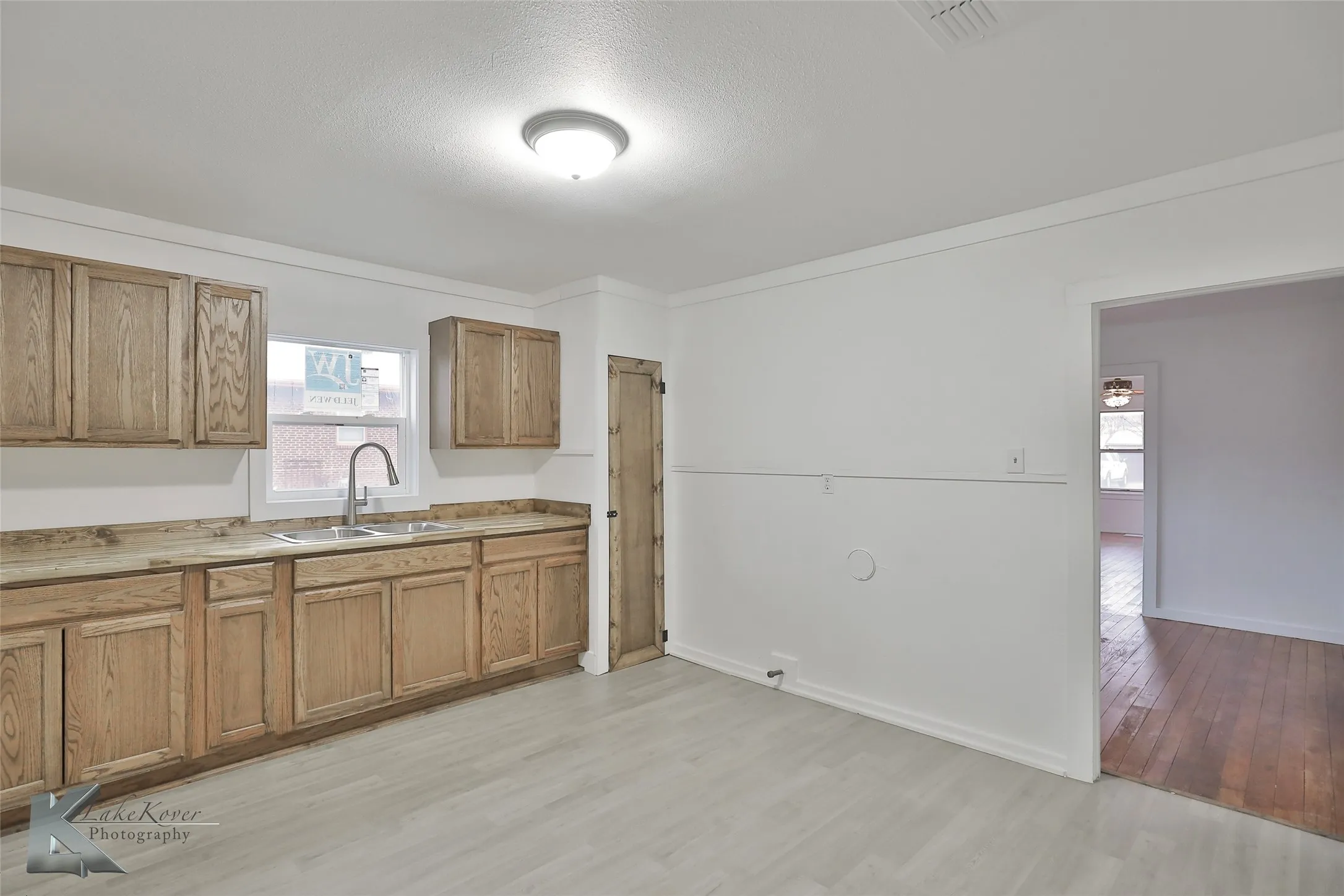 Single Family Residence For Sale in Taylor County , 2225 Russell Avenue, Abilene, Texas 79605, 3 Bedroom, 2 Bathroom, Garage spaces, 1,264 Sqft, built in 1941, mls#21385503, Real Estate Agent in Abilene, Homes For Sale in Taylor county, Homes For Sale in Abilene, Realtor in Abilene Texas, Real Estate Brokerage Independent Realty Texas, Luminita Cordes Realtor