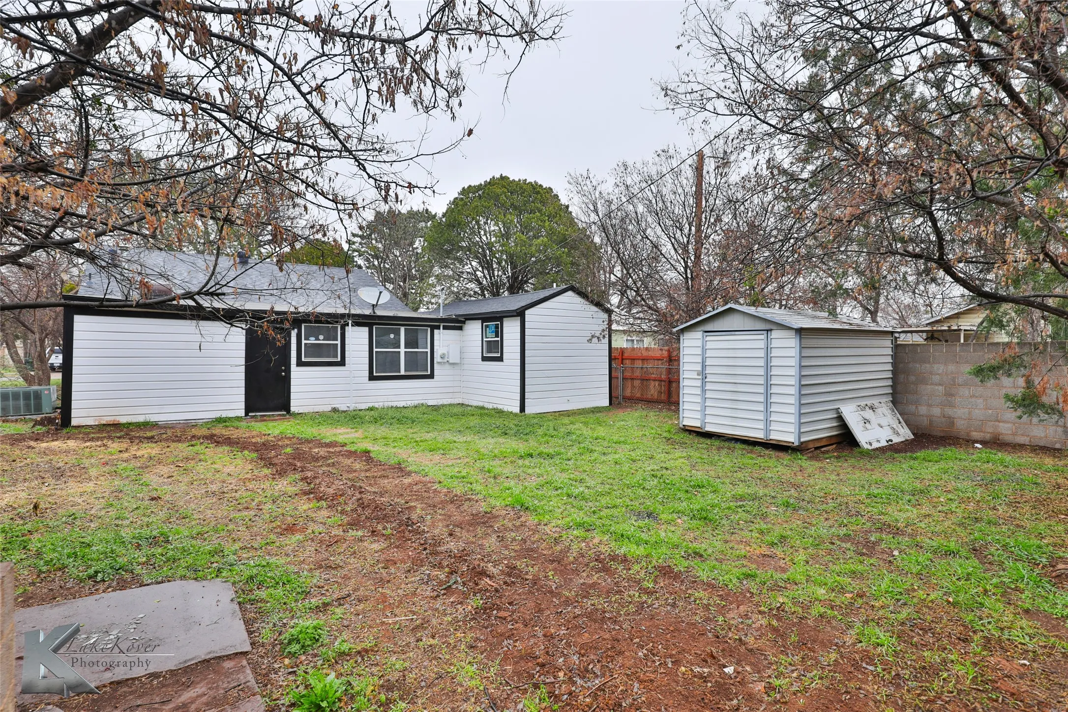 Single Family Residence For Sale in Taylor County , 2225 Russell Avenue, Abilene, Texas 79605, 3 Bedroom, 2 Bathroom, Garage spaces, 1,264 Sqft, built in 1941, mls#21385503, Real Estate Agent in Abilene, Homes For Sale in Taylor county, Homes For Sale in Abilene, Realtor in Abilene Texas, Real Estate Brokerage Independent Realty Texas, Luminita Cordes Realtor