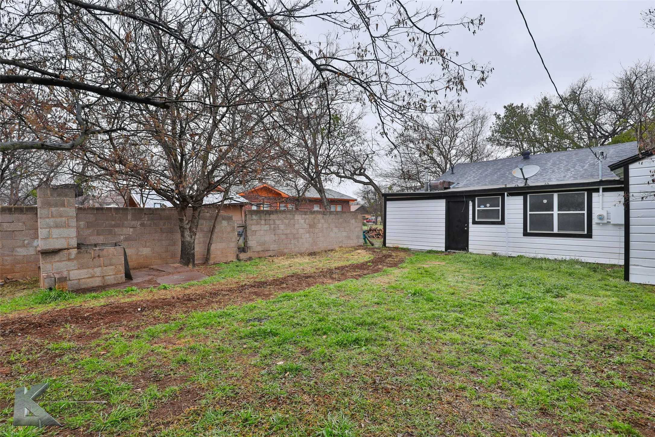 Single Family Residence For Sale in Taylor County , 2225 Russell Avenue, Abilene, Texas 79605, 3 Bedroom, 2 Bathroom, Garage spaces, 1,264 Sqft, built in 1941, mls#21385503, Real Estate Agent in Abilene, Homes For Sale in Taylor county, Homes For Sale in Abilene, Realtor in Abilene Texas, Real Estate Brokerage Independent Realty Texas, Luminita Cordes Realtor