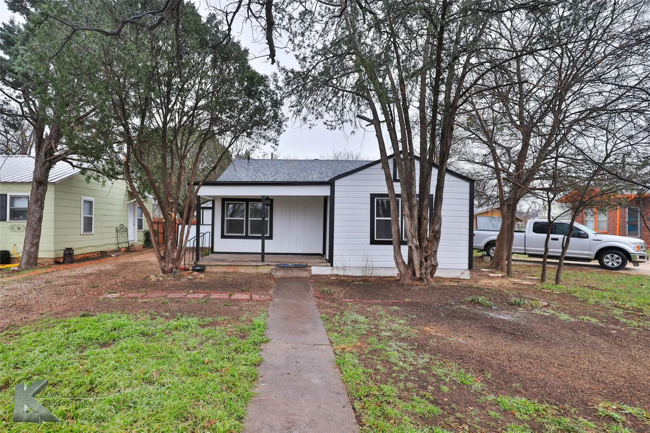 Single Family Residence For Sale in Taylor County , 2225 Russell Avenue, Abilene, Texas 79605, 3 Bedroom, 2 Bathroom, Garage spaces, 1,264 Sqft, built in 1941, mls#21385503, Real Estate Agent in Abilene, Homes For Sale in Taylor county, Homes For Sale in Abilene, Realtor in Abilene Texas, Real Estate Brokerage Independent Realty Texas, Luminita Cordes Realtor