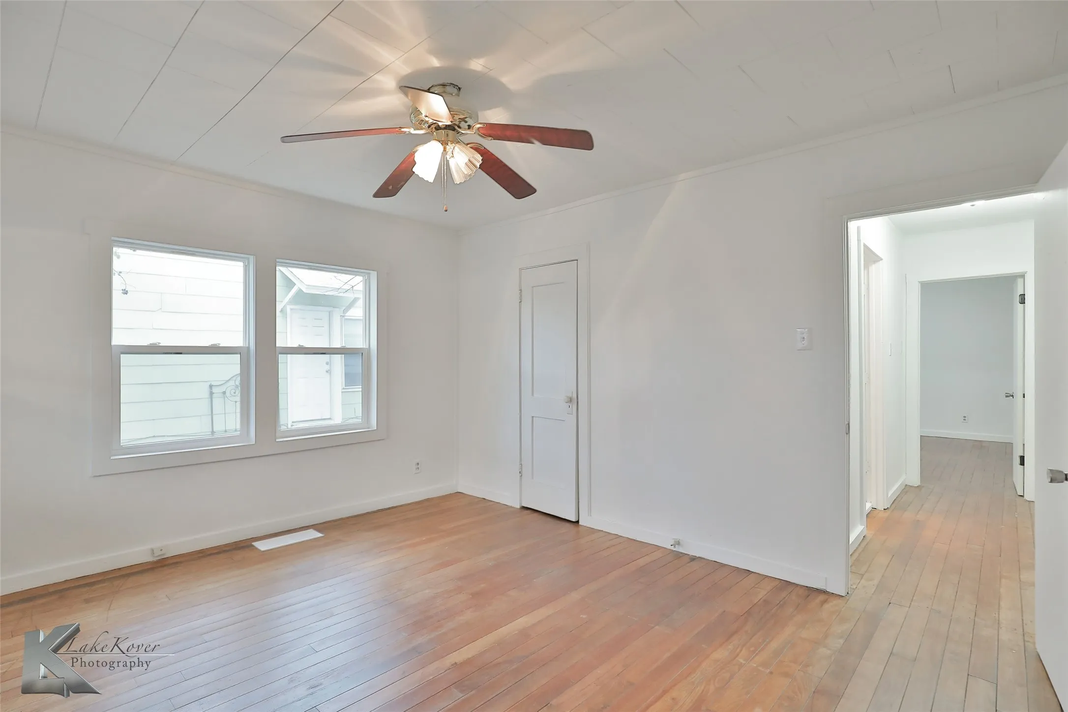 Single Family Residence For Sale in Taylor County , 2225 Russell Avenue, Abilene, Texas 79605, 3 Bedroom, 2 Bathroom, Garage spaces, 1,264 Sqft, built in 1941, mls#21385503, Real Estate Agent in Abilene, Homes For Sale in Taylor county, Homes For Sale in Abilene, Realtor in Abilene Texas, Real Estate Brokerage Independent Realty Texas, Luminita Cordes Realtor