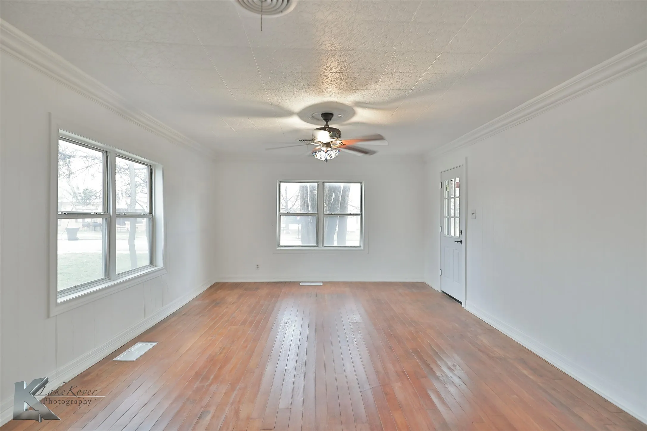Single Family Residence For Sale in Taylor County , 2225 Russell Avenue, Abilene, Texas 79605, 3 Bedroom, 2 Bathroom, Garage spaces, 1,264 Sqft, built in 1941, mls#21385503, Real Estate Agent in Abilene, Homes For Sale in Taylor county, Homes For Sale in Abilene, Realtor in Abilene Texas, Real Estate Brokerage Independent Realty Texas, Luminita Cordes Realtor