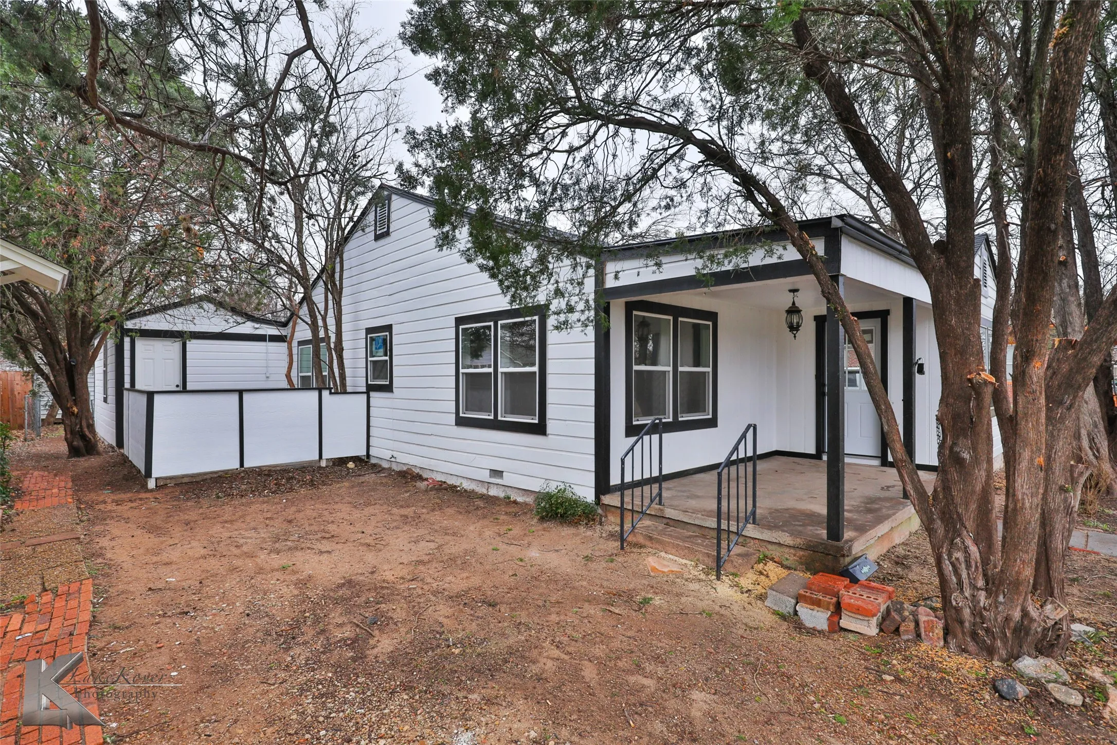 Single Family Residence For Sale in Taylor County , 2225 Russell Avenue, Abilene, Texas 79605, 3 Bedroom, 2 Bathroom, Garage spaces, 1,264 Sqft, built in 1941, mls#21385503, Real Estate Agent in Abilene, Homes For Sale in Taylor county, Homes For Sale in Abilene, Realtor in Abilene Texas, Real Estate Brokerage Independent Realty Texas, Luminita Cordes Realtor