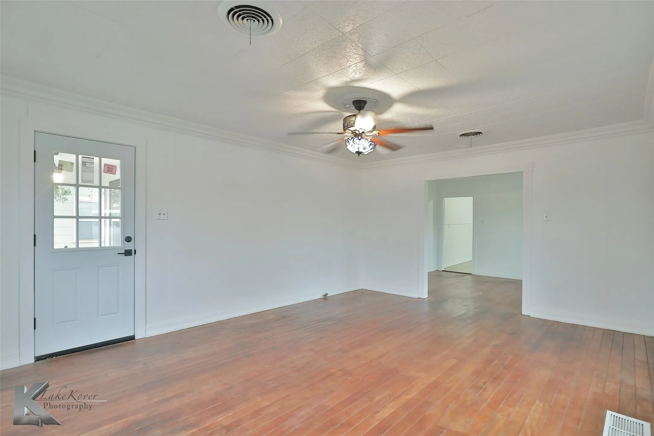Single Family Residence For Sale in Taylor County , 2225 Russell Avenue, Abilene, Texas 79605, 3 Bedroom, 2 Bathroom, Garage spaces, 1,264 Sqft, built in 1941, mls#21385503, Real Estate Agent in Abilene, Homes For Sale in Taylor county, Homes For Sale in Abilene, Realtor in Abilene Texas, Real Estate Brokerage Independent Realty Texas, Luminita Cordes Realtor