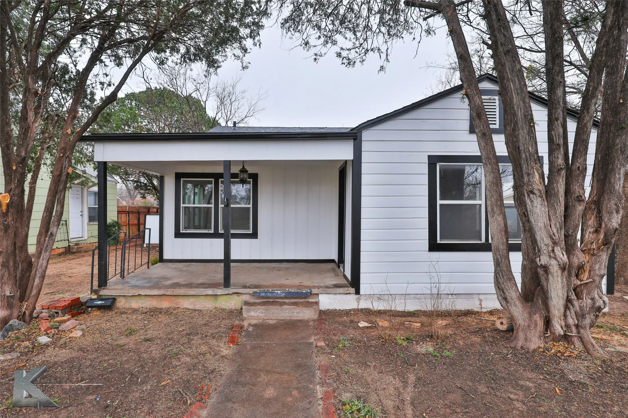 Single Family Residence For Sale in Taylor County , 2225 Russell Avenue, Abilene, Texas 79605, 3 Bedroom, 2 Bathroom, Garage spaces, 1,264 Sqft, built in 1941, mls#21385503, Real Estate Agent in Abilene, Homes For Sale in Taylor county, Homes For Sale in Abilene, Realtor in Abilene Texas, Real Estate Brokerage Independent Realty Texas, Luminita Cordes Realtor