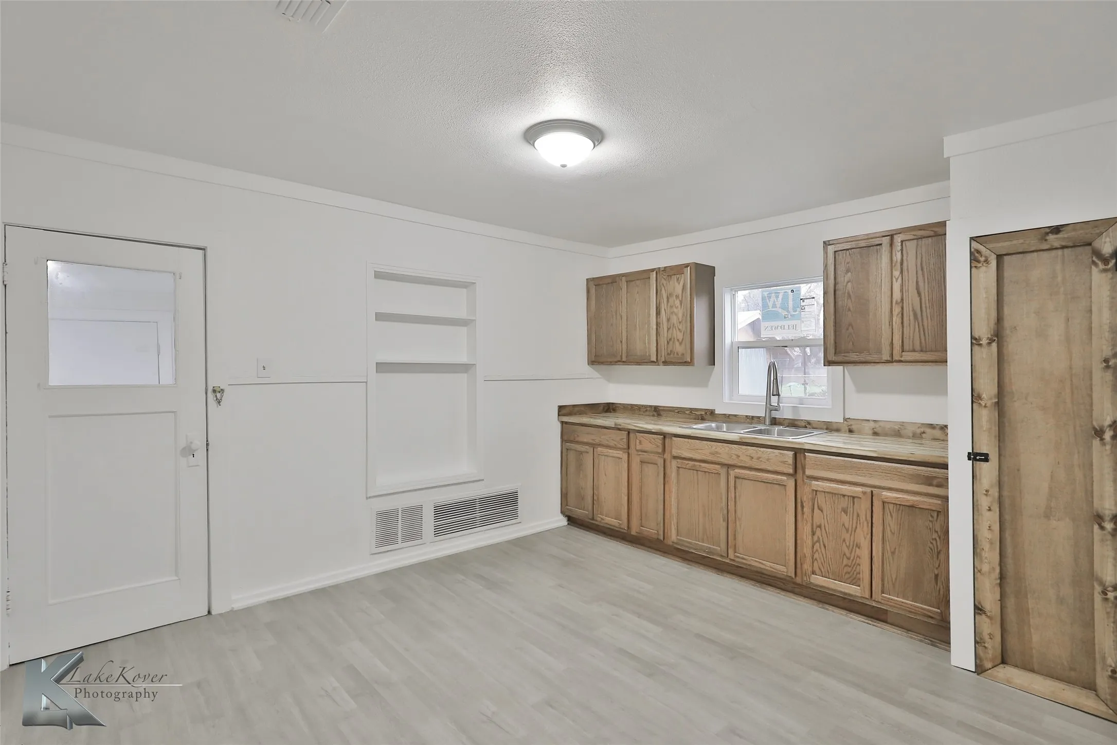 Single Family Residence For Sale in Taylor County , 2225 Russell Avenue, Abilene, Texas 79605, 3 Bedroom, 2 Bathroom, Garage spaces, 1,264 Sqft, built in 1941, mls#21385503, Real Estate Agent in Abilene, Homes For Sale in Taylor county, Homes For Sale in Abilene, Realtor in Abilene Texas, Real Estate Brokerage Independent Realty Texas, Luminita Cordes Realtor