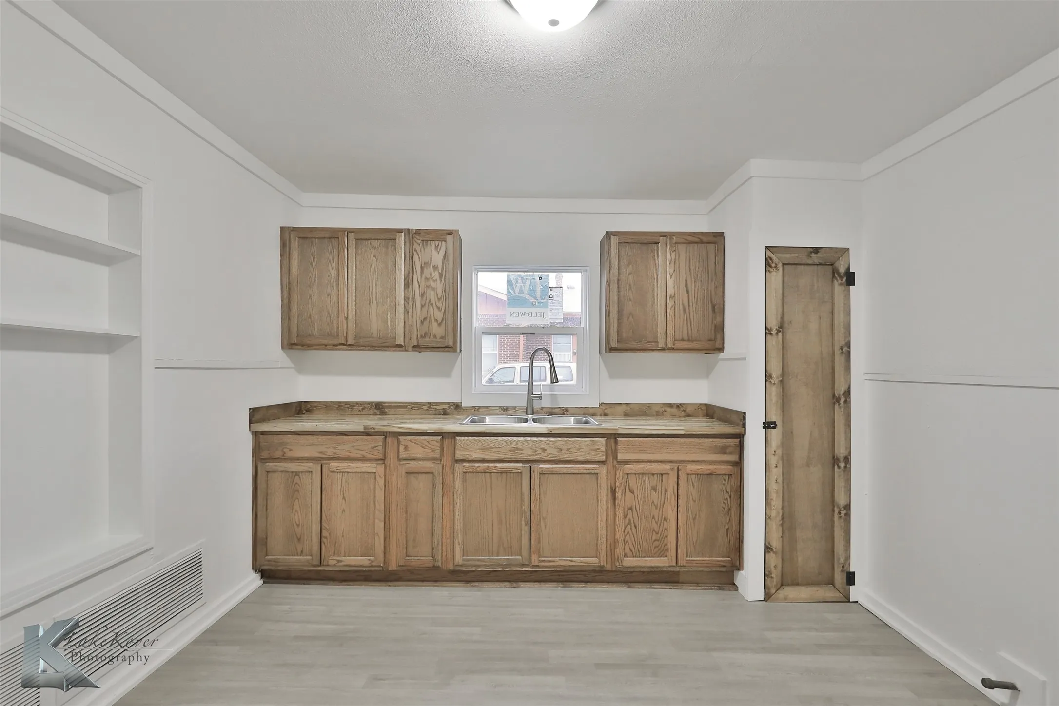 Single Family Residence For Sale in Taylor County , 2225 Russell Avenue, Abilene, Texas 79605, 3 Bedroom, 2 Bathroom, Garage spaces, 1,264 Sqft, built in 1941, mls#21385503, Real Estate Agent in Abilene, Homes For Sale in Taylor county, Homes For Sale in Abilene, Realtor in Abilene Texas, Real Estate Brokerage Independent Realty Texas, Luminita Cordes Realtor