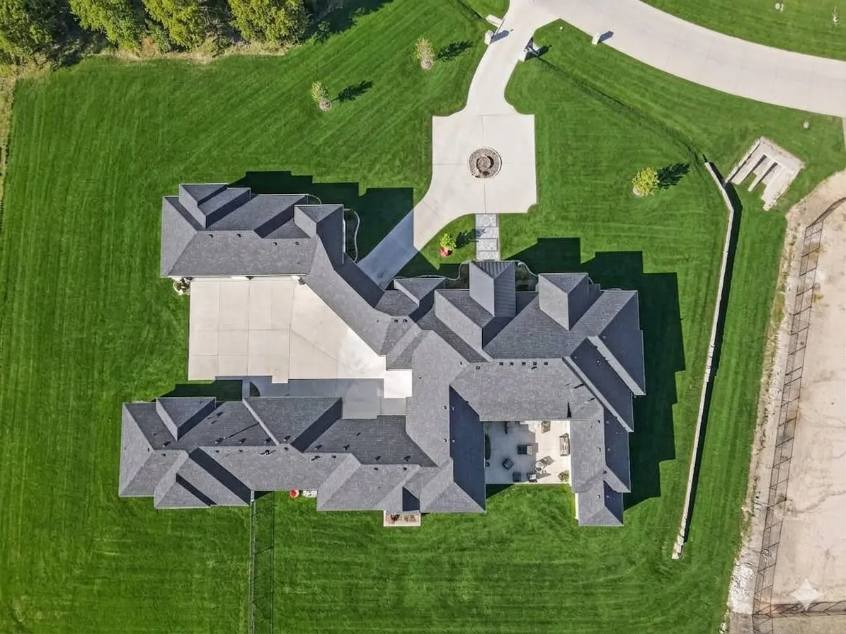 Extensive property with a multi-level asphalt shingle roof