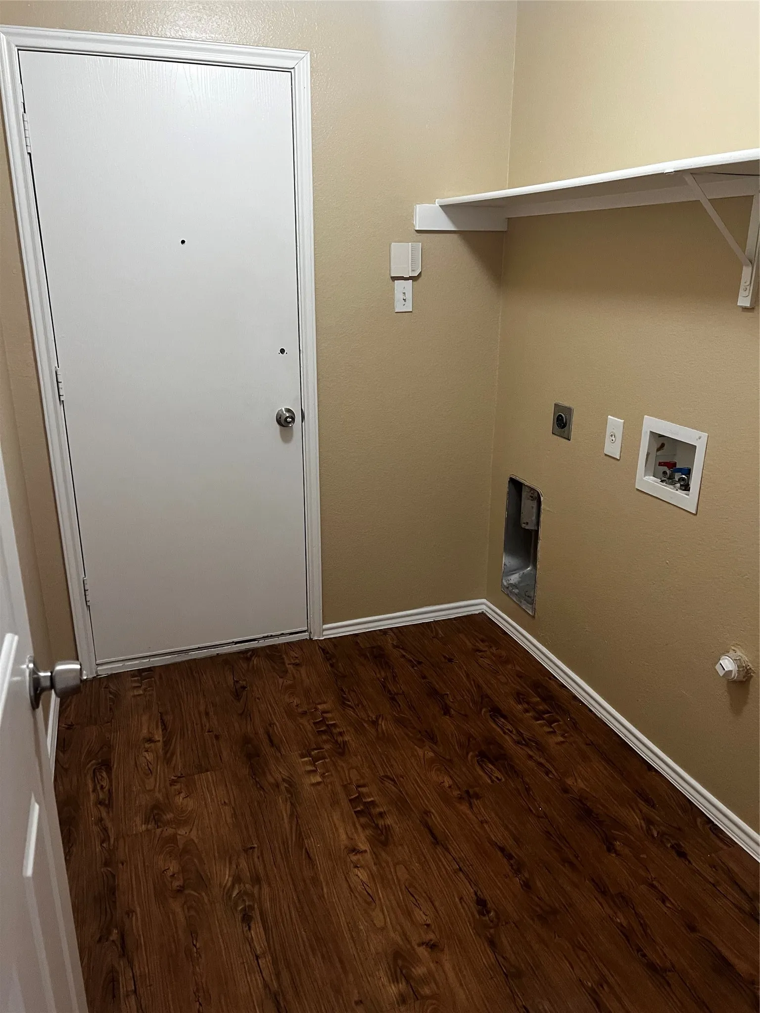 Full size w-d area!