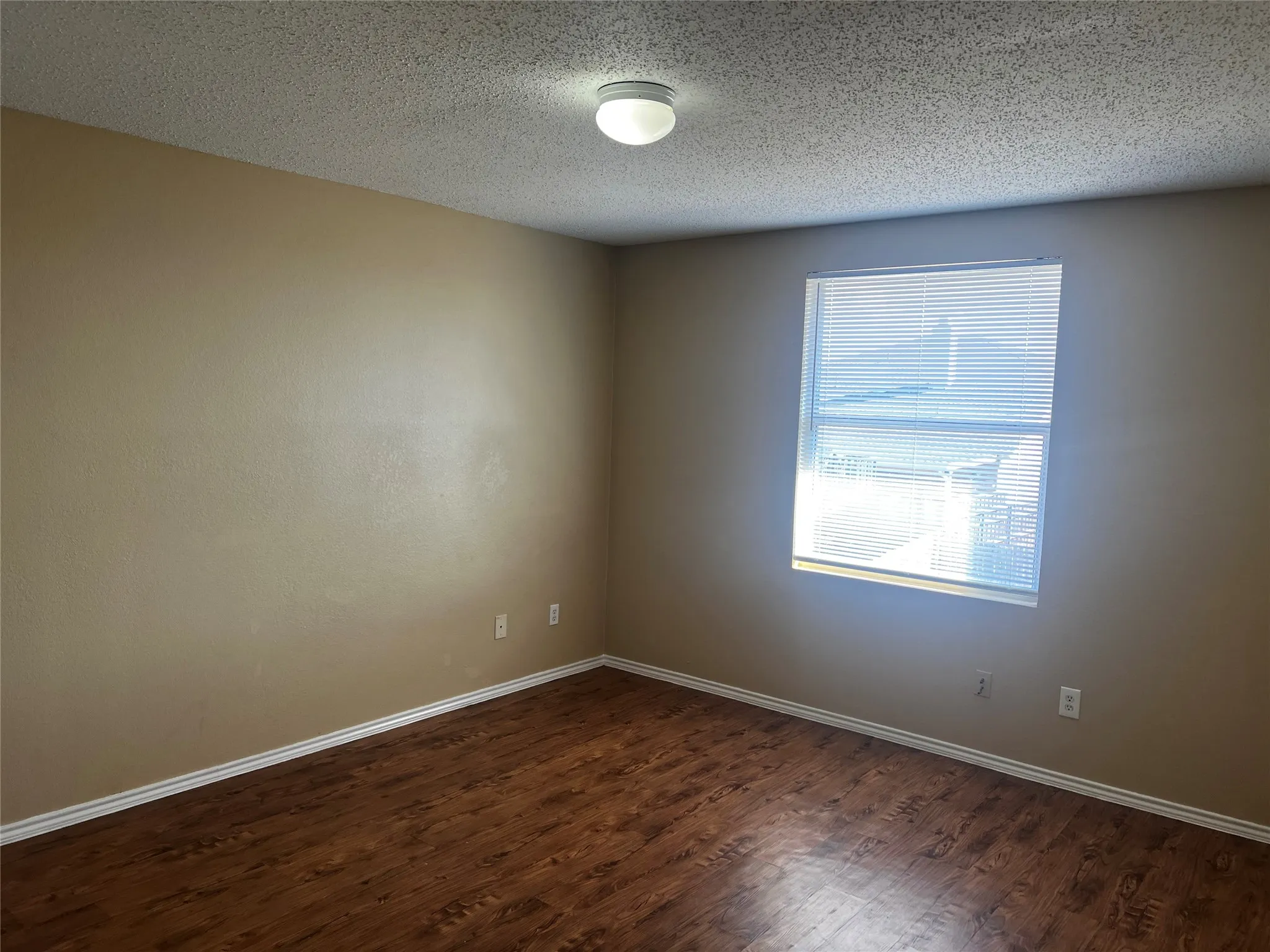 One of 4 secondary bedroomsOne of 4 secondary bedrooms