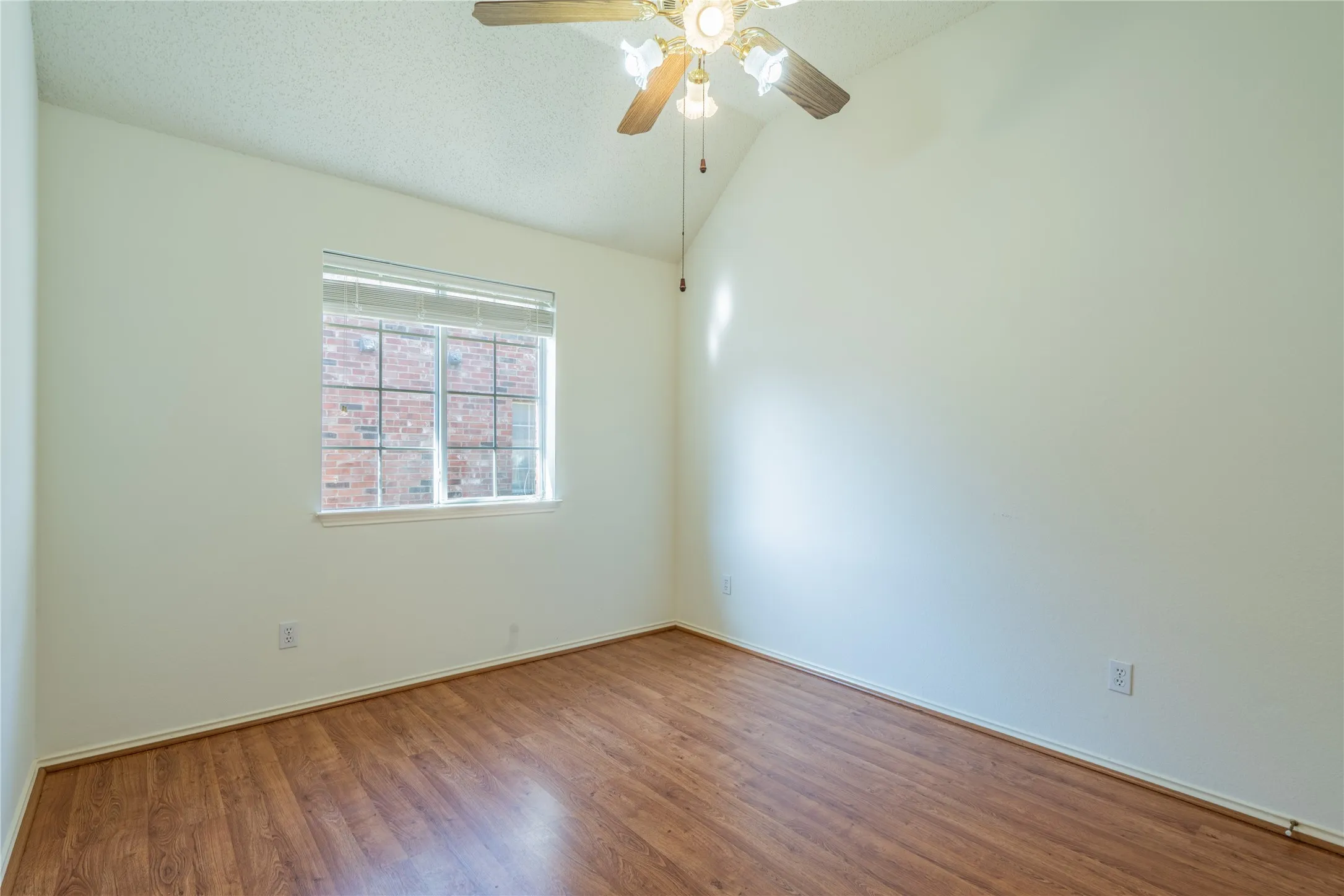 Single Family Residence For Rent in Denton County , 3112 Trailwood Lane, Flower Mound, Texas 75028, 4 Bedroom, 2 Bathroom, 2 Garage spaces, 2,156 Sqft, built in 1995, mls#21385521, Real Estate Agent in Flower Mound, Homes For Rent in Denton county, Homes For Rent in Flower Mound, Realtor in Flower Mound Texas, Real Estate Brokerage Independent Realty Texas, Luminita Cordes Realtor