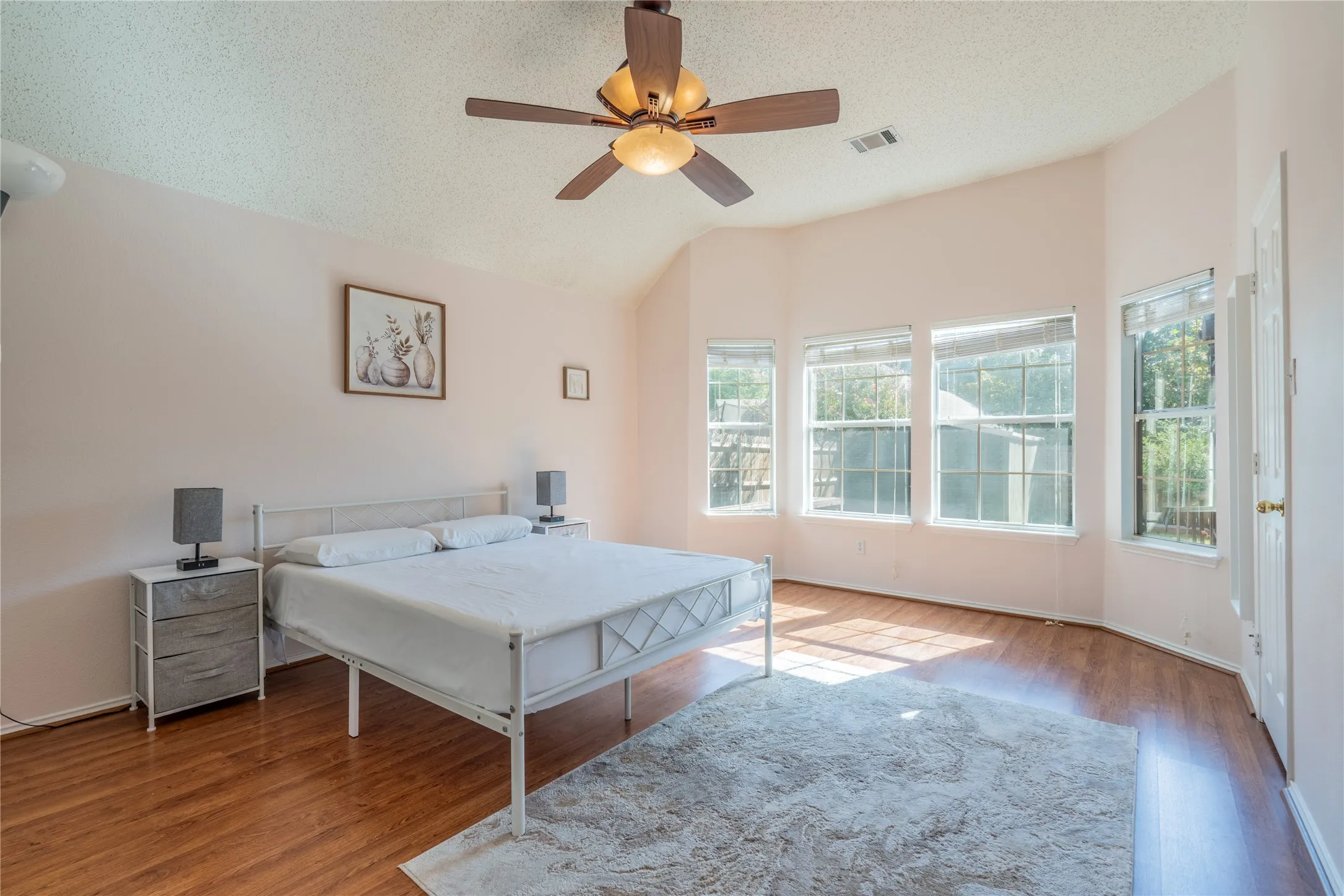 Single Family Residence For Rent in Denton County , 3112 Trailwood Lane, Flower Mound, Texas 75028, 4 Bedroom, 2 Bathroom, 2 Garage spaces, 2,156 Sqft, built in 1995, mls#21385521, Real Estate Agent in Flower Mound, Homes For Rent in Denton county, Homes For Rent in Flower Mound, Realtor in Flower Mound Texas, Real Estate Brokerage Independent Realty Texas, Luminita Cordes Realtor