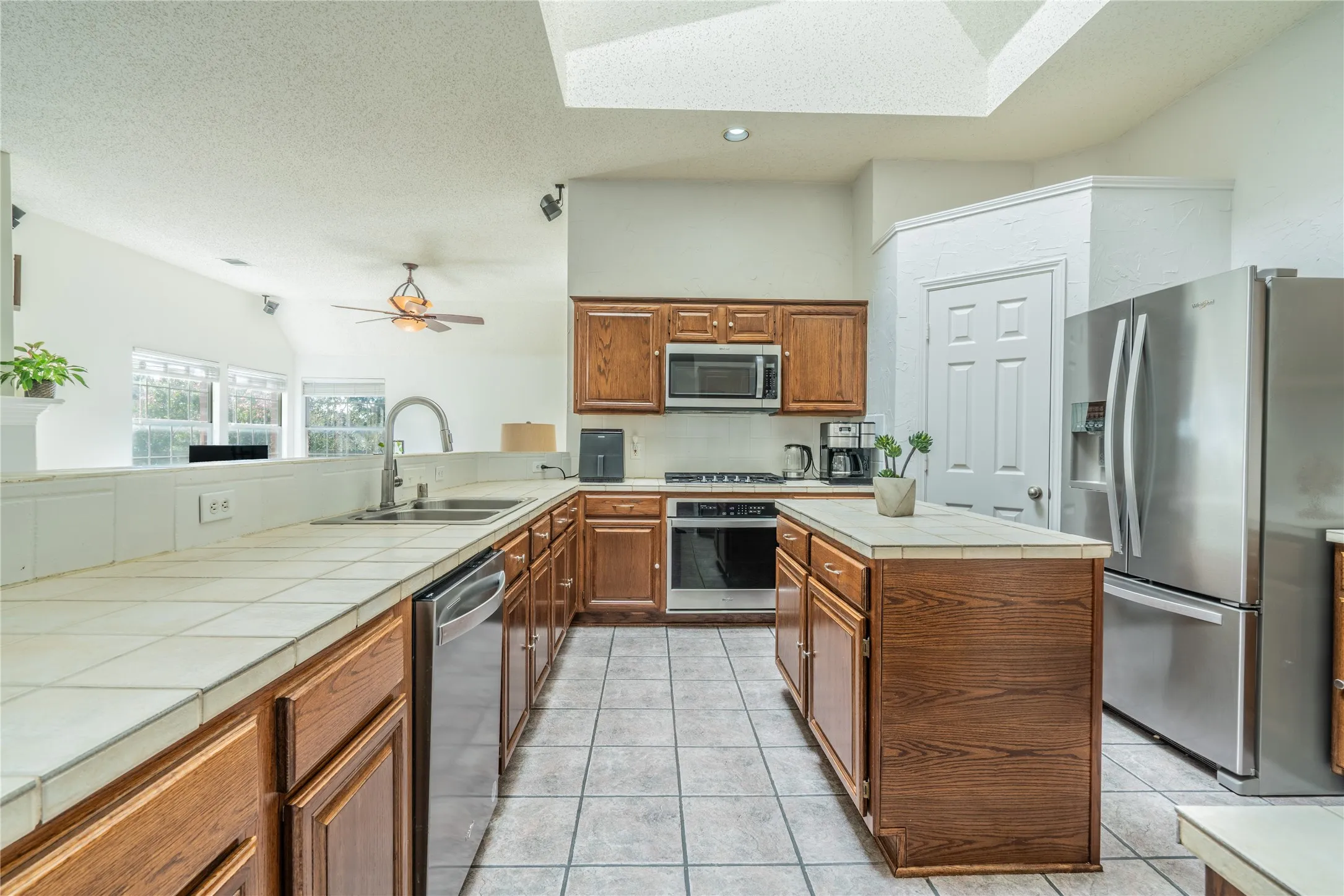 Single Family Residence For Rent in Denton County , 3112 Trailwood Lane, Flower Mound, Texas 75028, 4 Bedroom, 2 Bathroom, 2 Garage spaces, 2,156 Sqft, built in 1995, mls#21385521, Real Estate Agent in Flower Mound, Homes For Rent in Denton county, Homes For Rent in Flower Mound, Realtor in Flower Mound Texas, Real Estate Brokerage Independent Realty Texas, Luminita Cordes Realtor